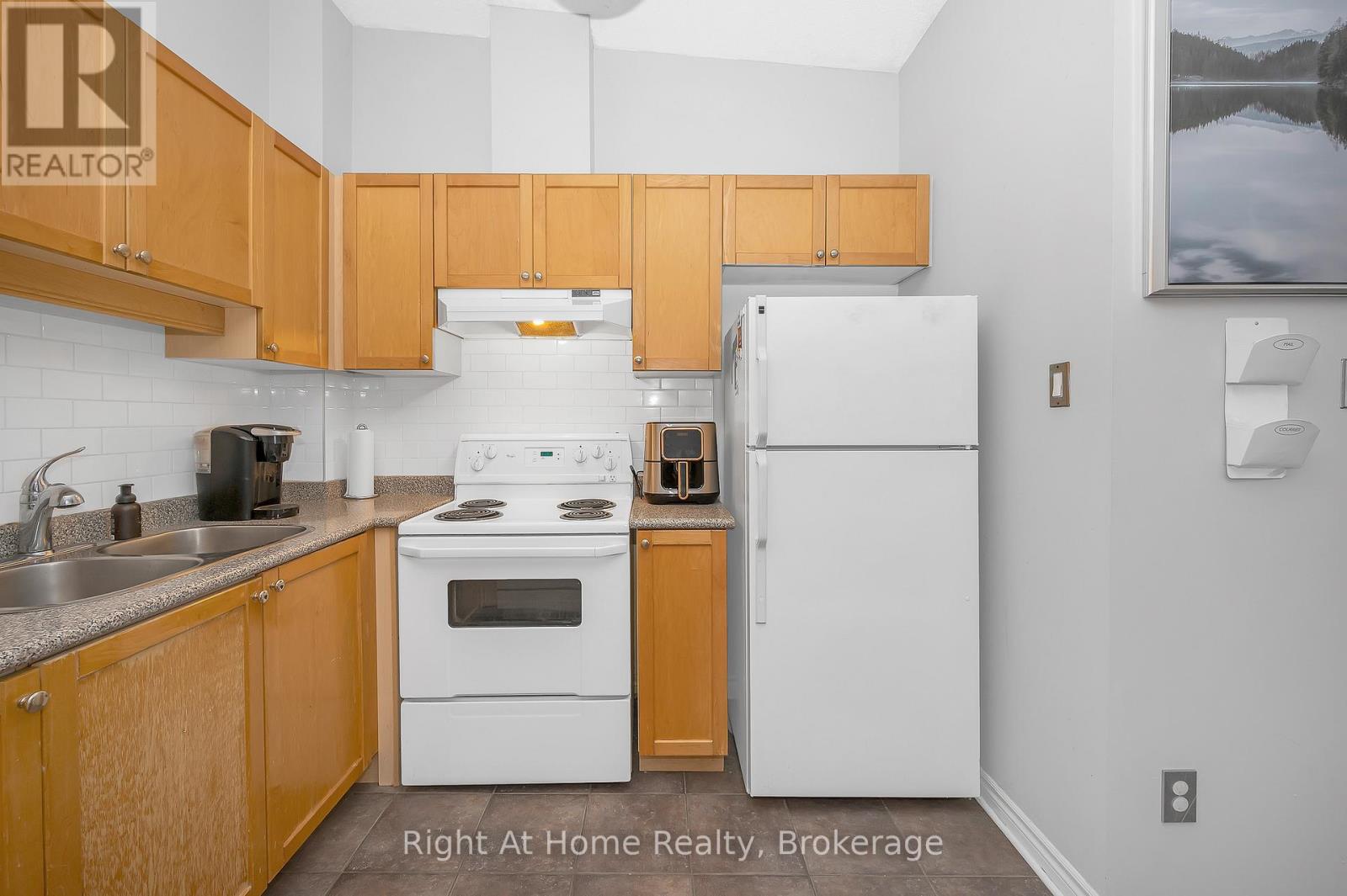 706 - 1701 Lampman Avenue, Burlington, Ontario  L7L 6R7 - Photo 16 - W12999652