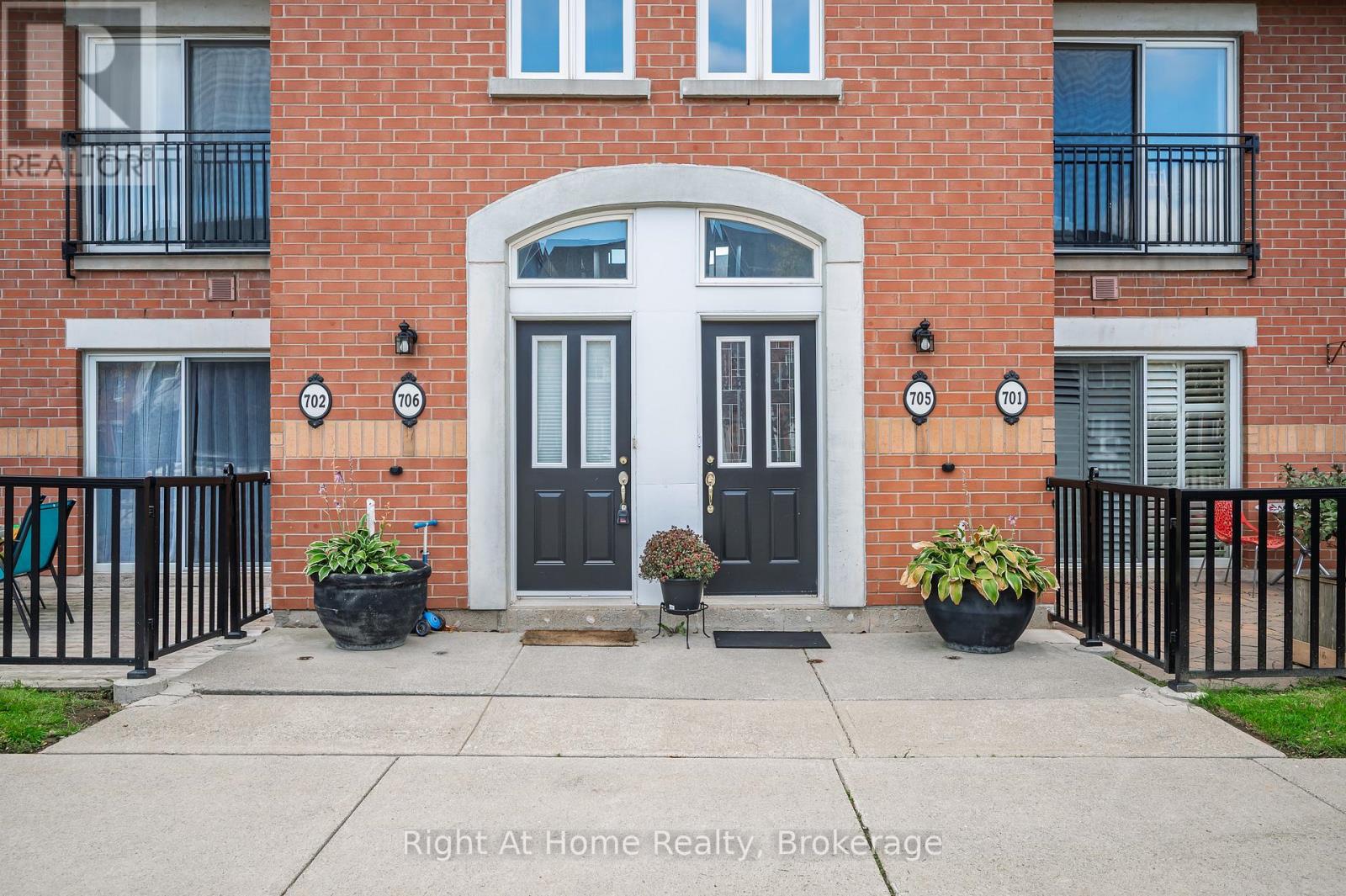 706 - 1701 Lampman Avenue, Burlington, Ontario  L7L 6R7 - Photo 7 - W12999652