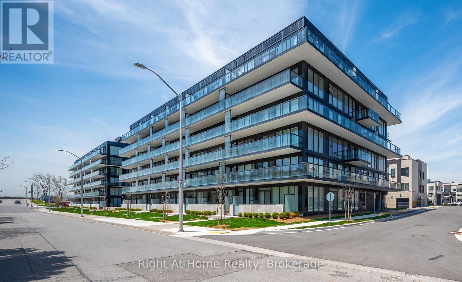 B426 - 1119 Cooke Boulevard, Burlington, Ontario  L7T 0C7 - Photo 2 - W12999658