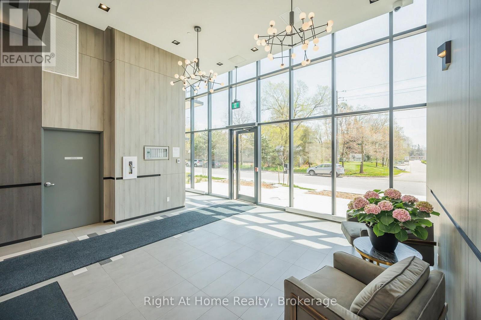 B426 - 1119 Cooke Boulevard, Burlington, Ontario  L7T 0C7 - Photo 7 - W12999658