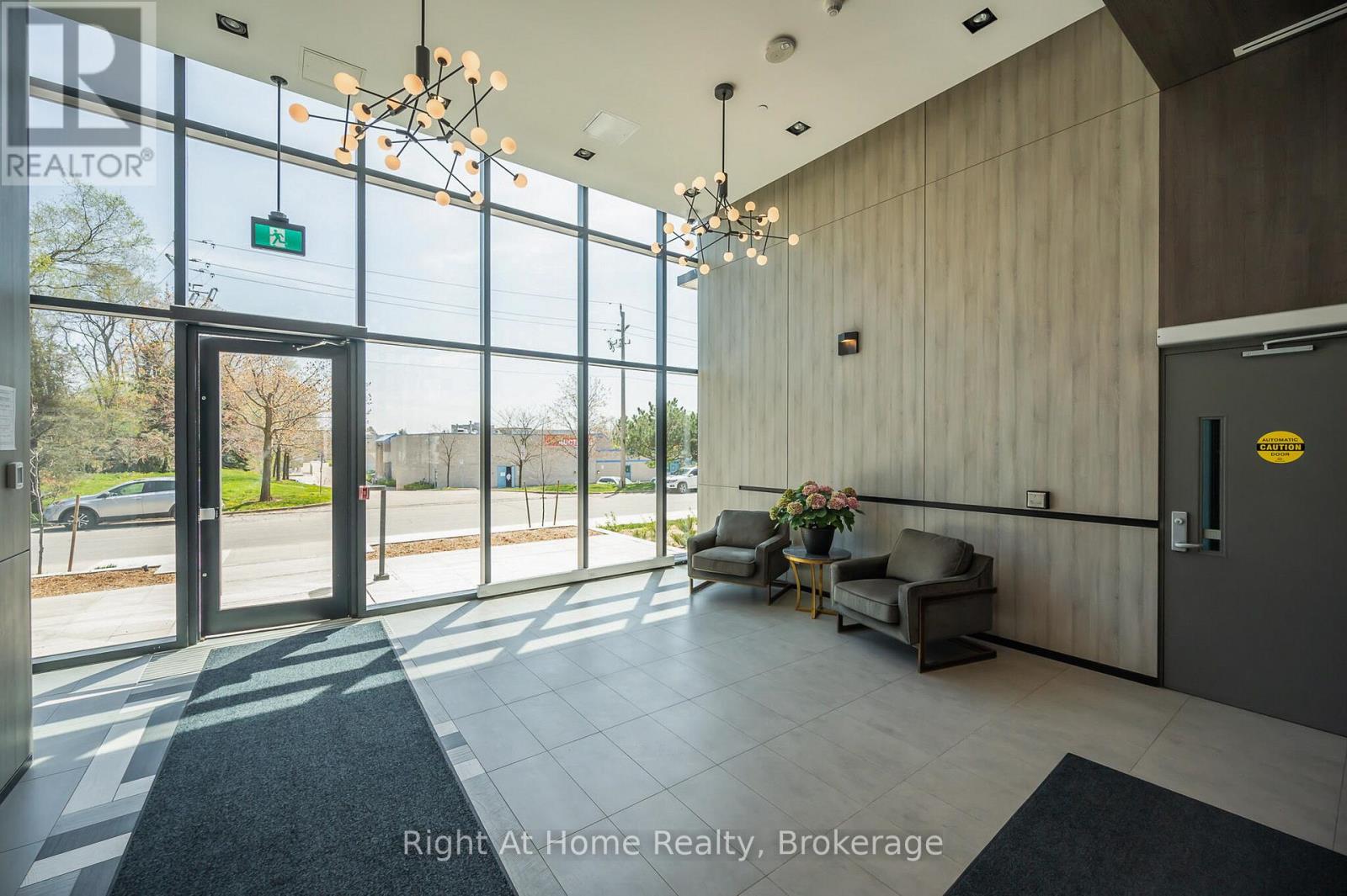 B426 - 1119 Cooke Boulevard, Burlington, Ontario  L7T 0C7 - Photo 8 - W12999658