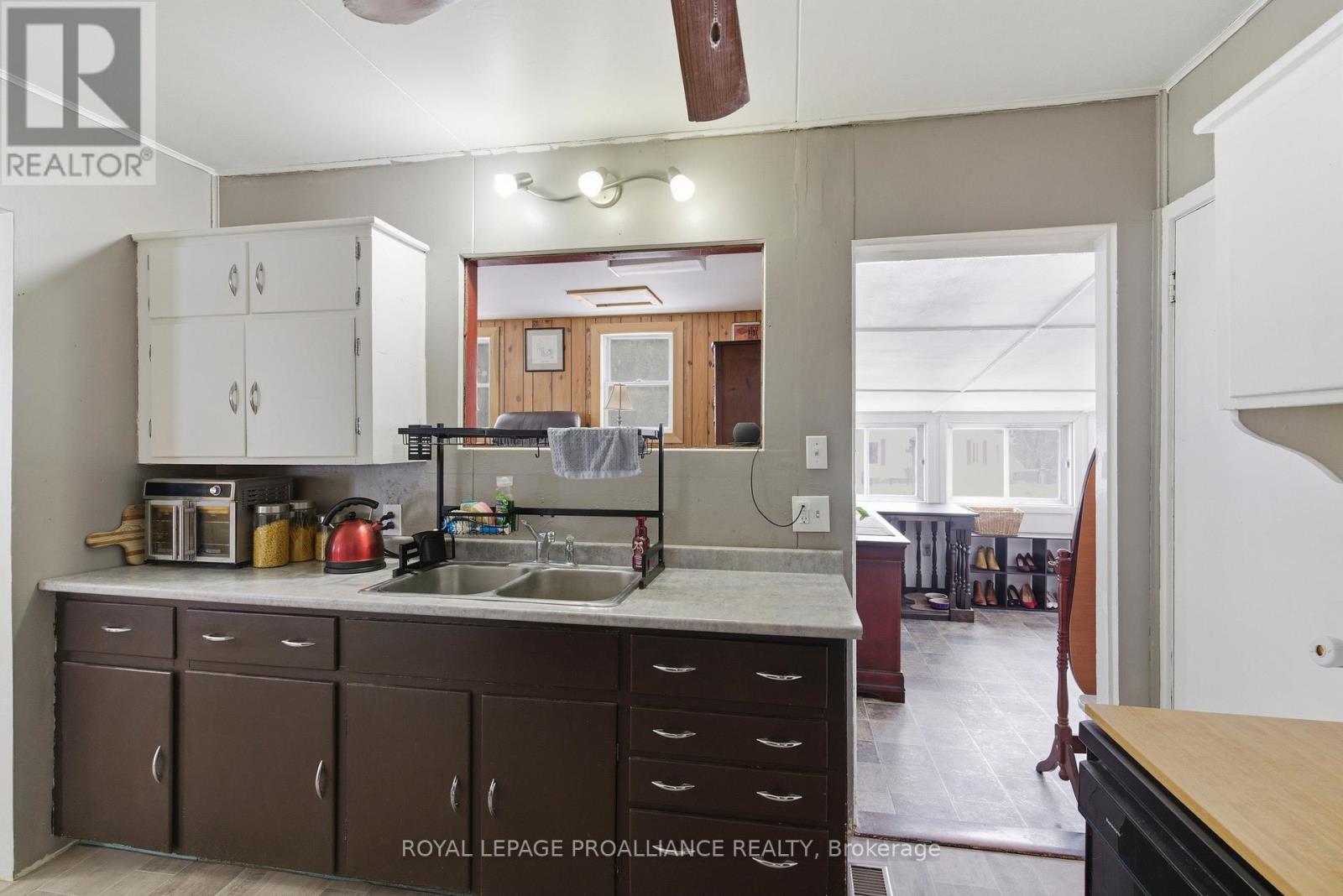 18 Quabbin Road, Front Of Yonge, Ontario  K0E 1R0 - Photo 11 - X12999716