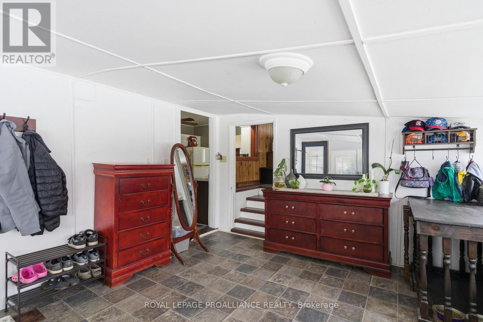 18 Quabbin Road, Front Of Yonge, Ontario  K0E 1R0 - Photo 12 - X12999716