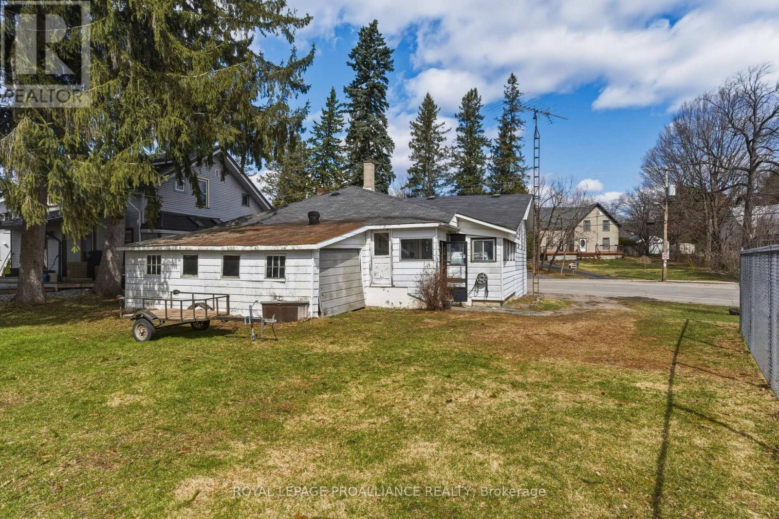 18 Quabbin Road, Front Of Yonge, Ontario  K0E 1R0 - Photo 28 - X12999716