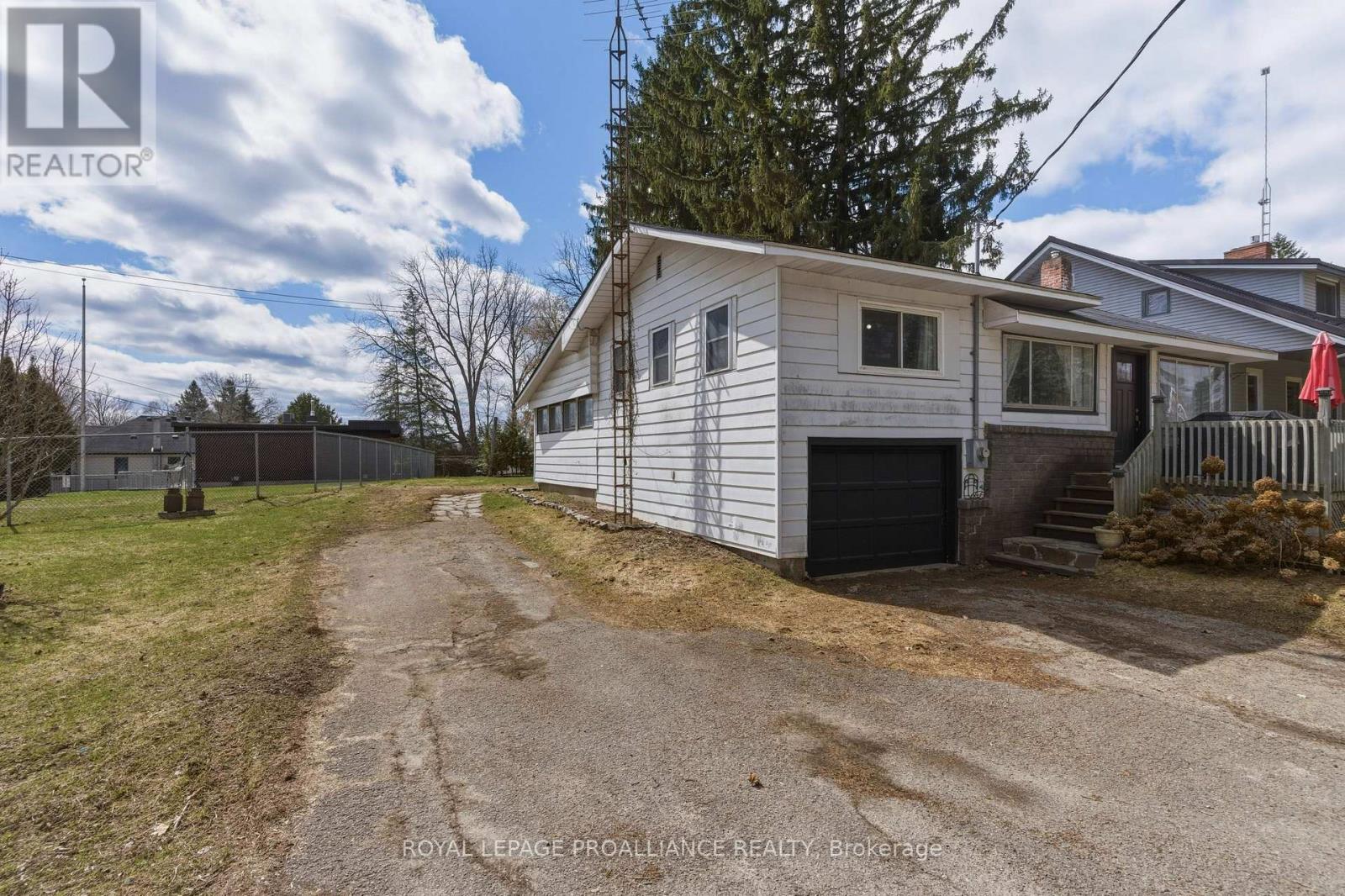 18 Quabbin Road, Front Of Yonge, Ontario  K0E 1R0 - Photo 29 - X12999716