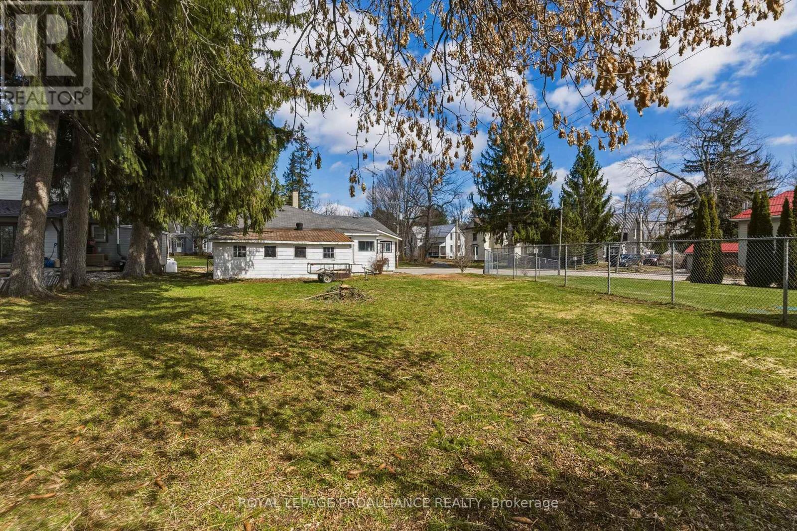 18 Quabbin Road, Front Of Yonge, Ontario  K0E 1R0 - Photo 30 - X12999716