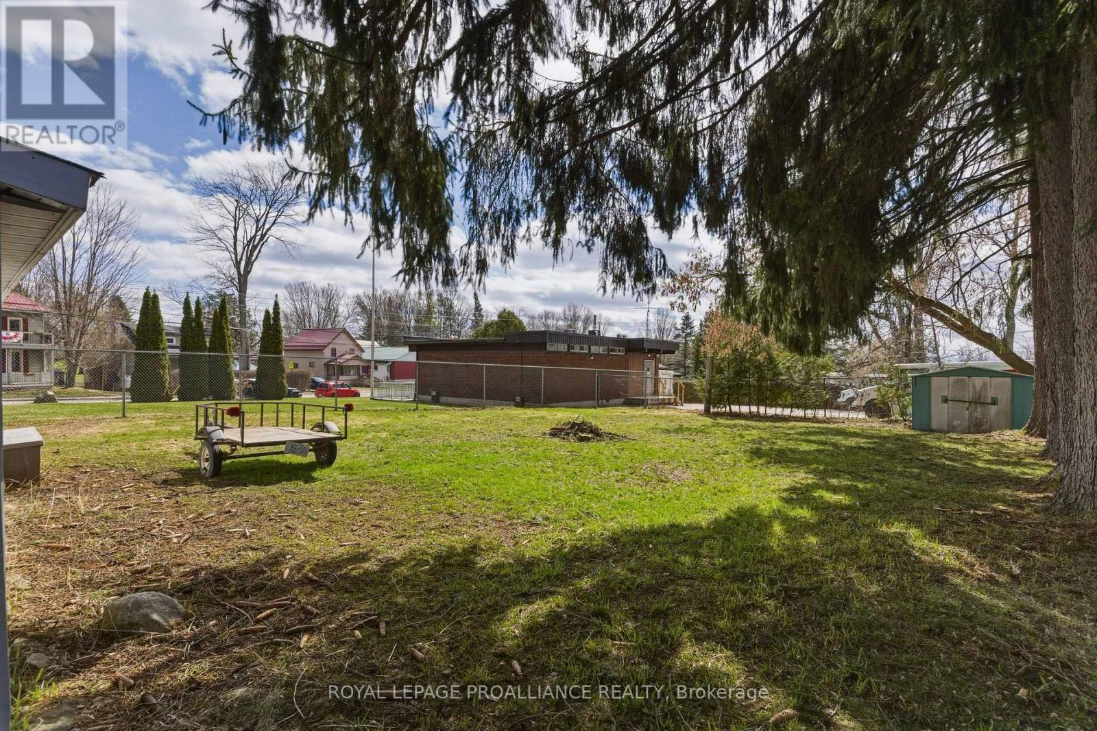 18 Quabbin Road, Front Of Yonge, Ontario  K0E 1R0 - Photo 34 - X12999716