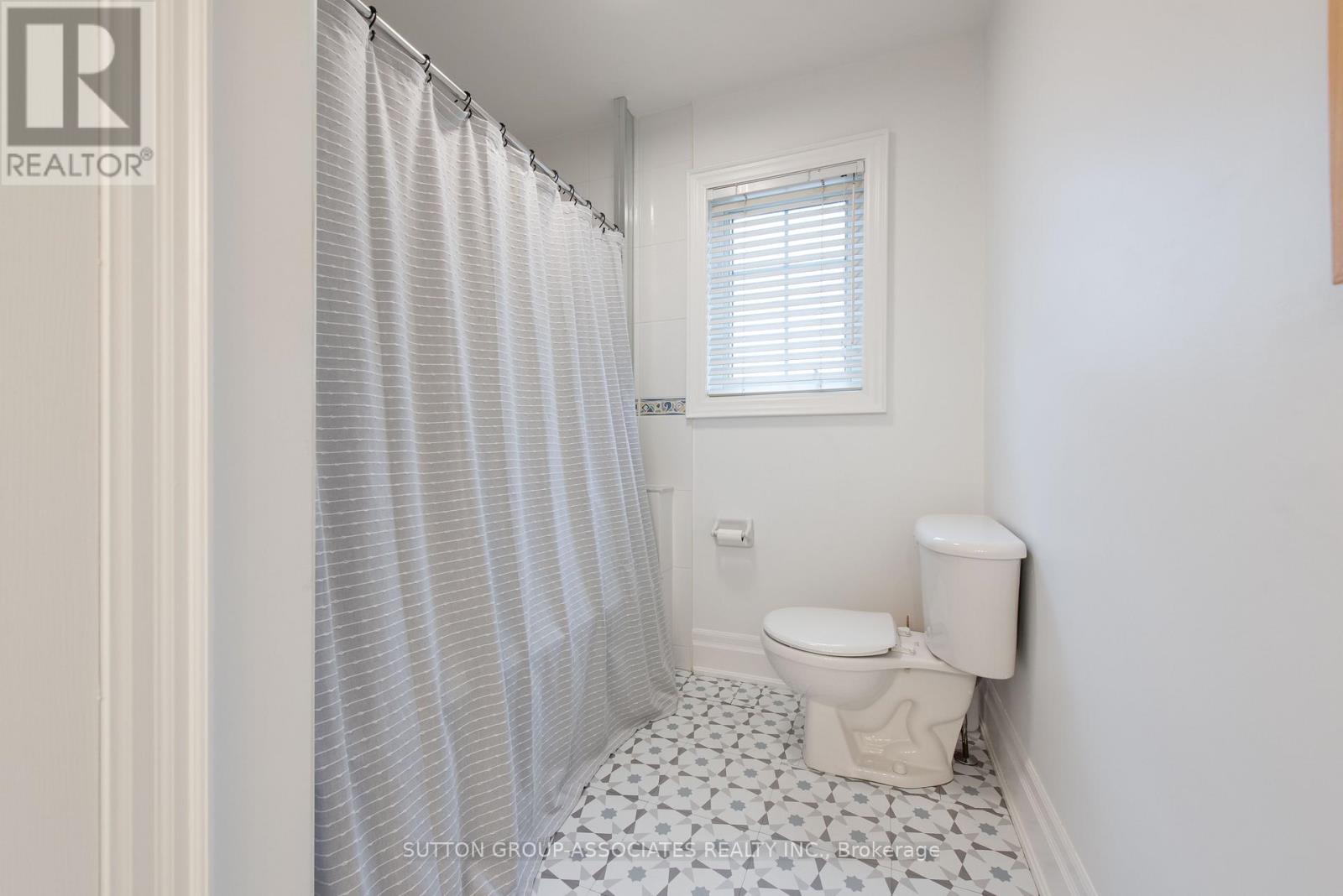 4 Coates Avenue, Toronto, Ontario  M6C 1K7 - Photo 33 - C12999678