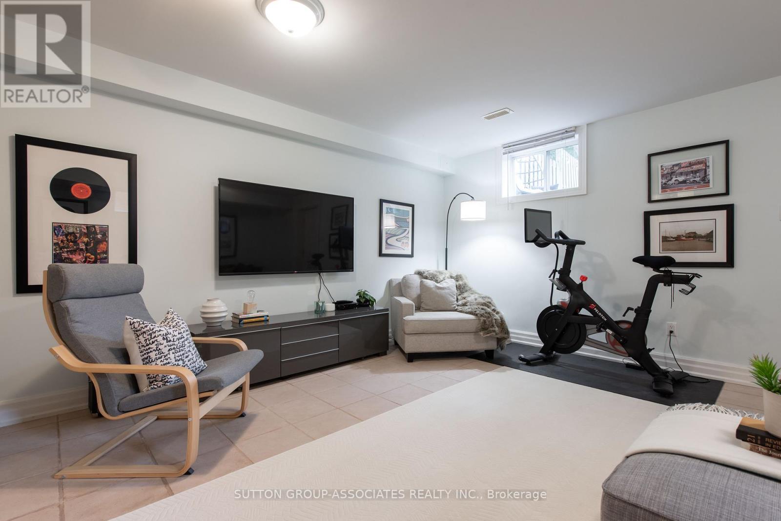 4 Coates Avenue, Toronto, Ontario  M6C 1K7 - Photo 39 - C12999678