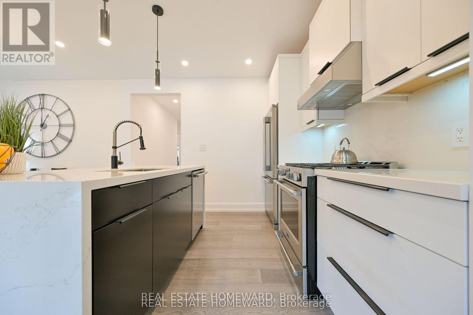 3763 Fairway Road, Innisfil, Ontario  L9S 2L4 - Photo 13 - N12999654