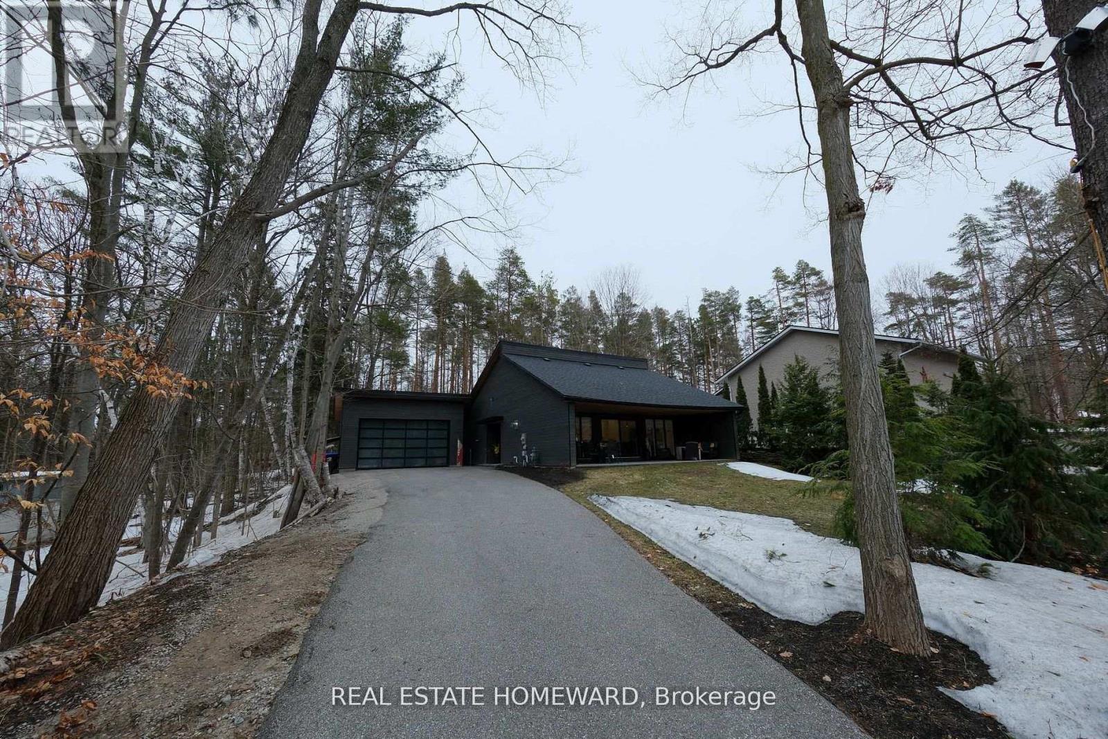 3763 Fairway Road, Innisfil, Ontario  L9S 2L4 - Photo 2 - N12999654