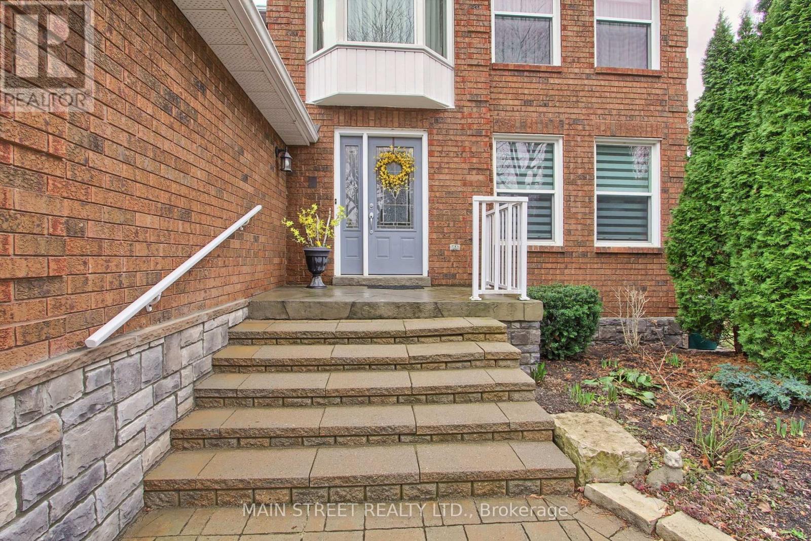 21 Chadburn Crescent, Aurora, Ontario  L4G 4V6 - Photo 4 - N12999666