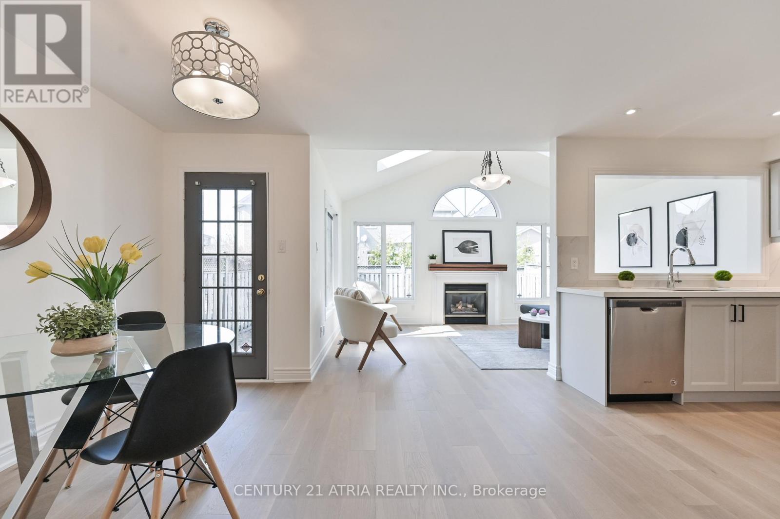 409 Heddle Crescent, Newmarket, Ontario  L3X 2J2 - Photo 11 - N12999732