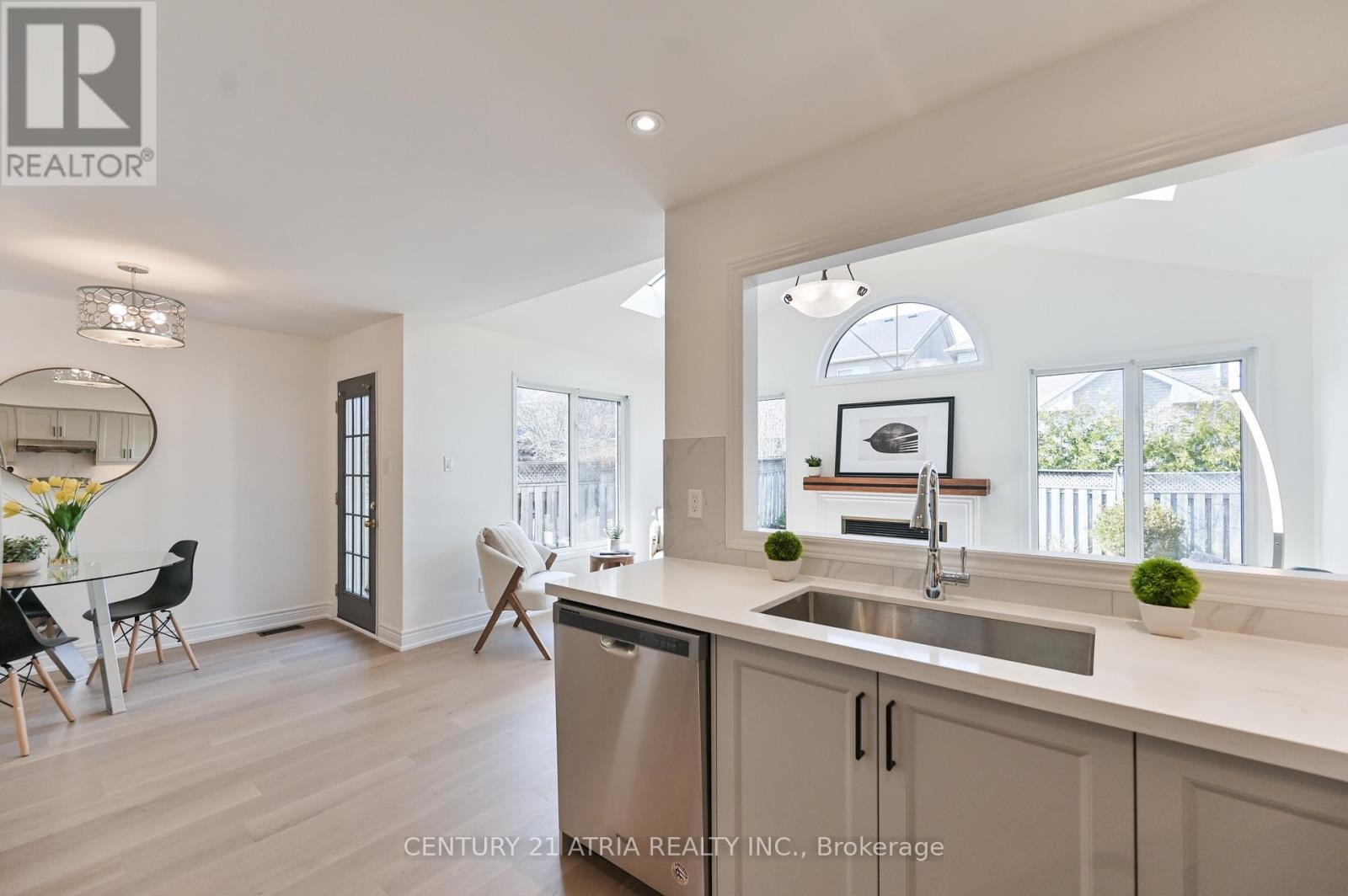 409 Heddle Crescent, Newmarket, Ontario  L3X 2J2 - Photo 13 - N12999732