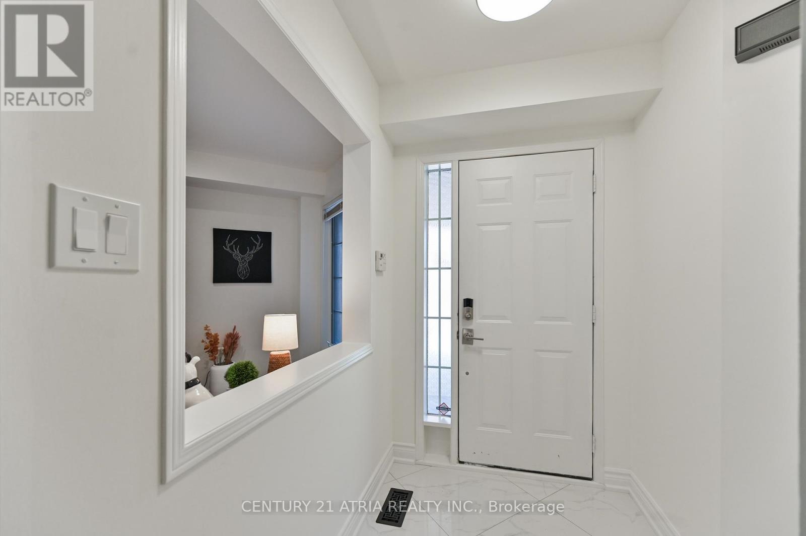 409 Heddle Crescent, Newmarket, Ontario  L3X 2J2 - Photo 2 - N12999732