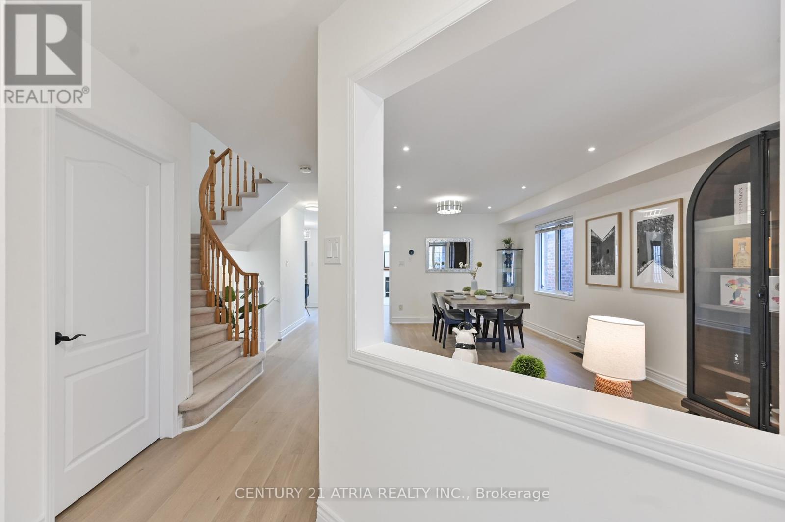 409 Heddle Crescent, Newmarket, Ontario  L3X 2J2 - Photo 3 - N12999732