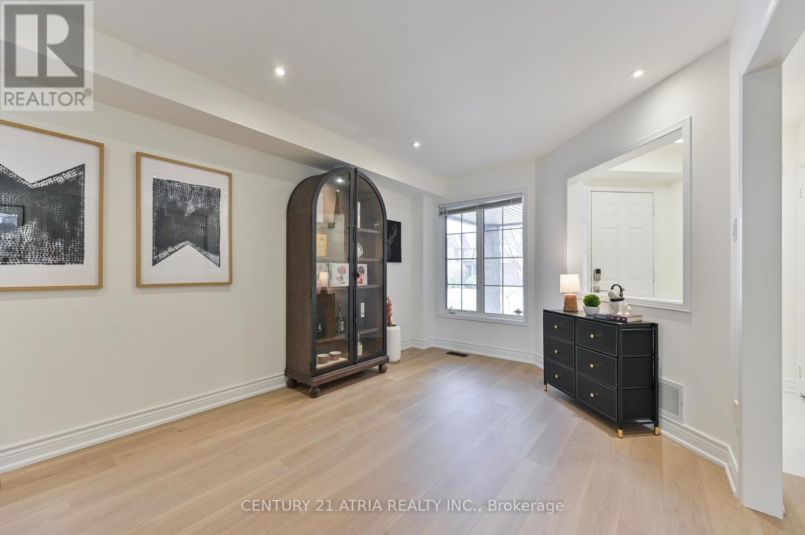 409 Heddle Crescent, Newmarket, Ontario  L3X 2J2 - Photo 5 - N12999732