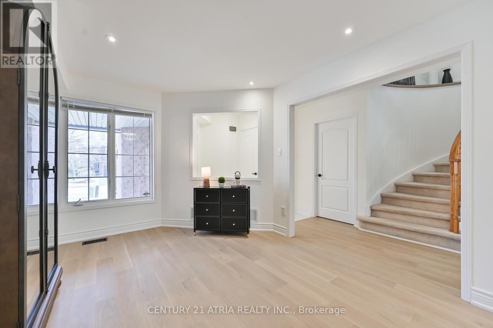 409 Heddle Crescent, Newmarket, Ontario  L3X 2J2 - Photo 7 - N12999732