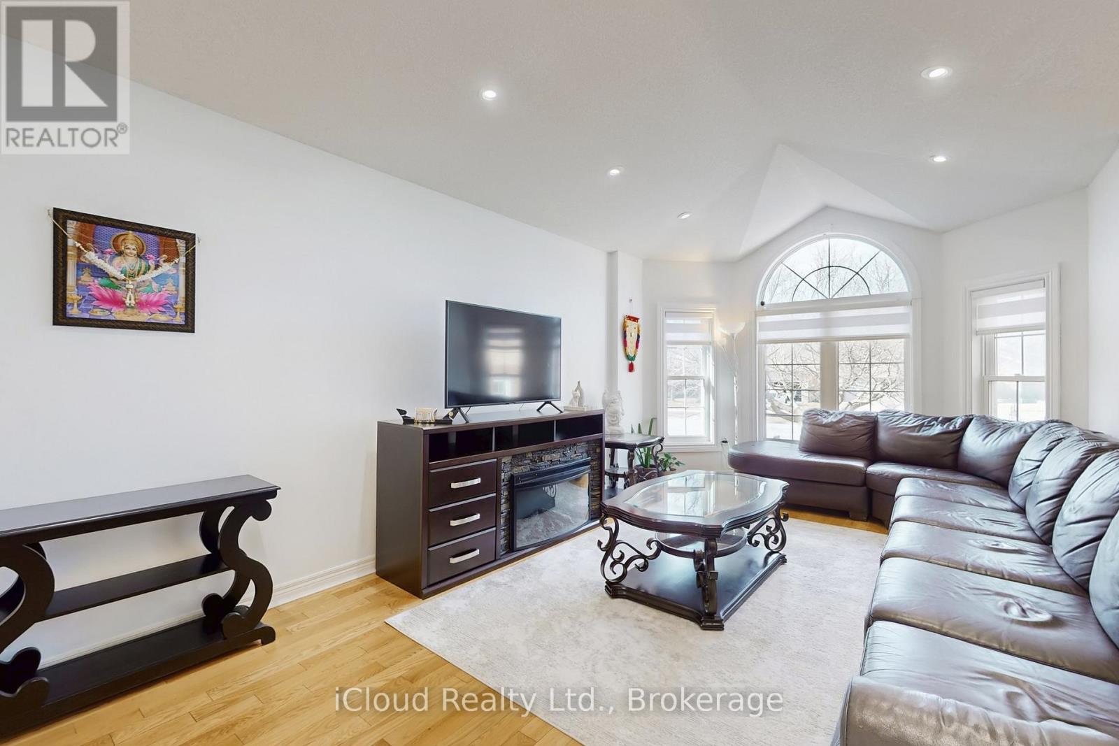 197 Mapleton Avenue, Barrie, Ontario  L4N 8T5 - Photo 5 - S12999714