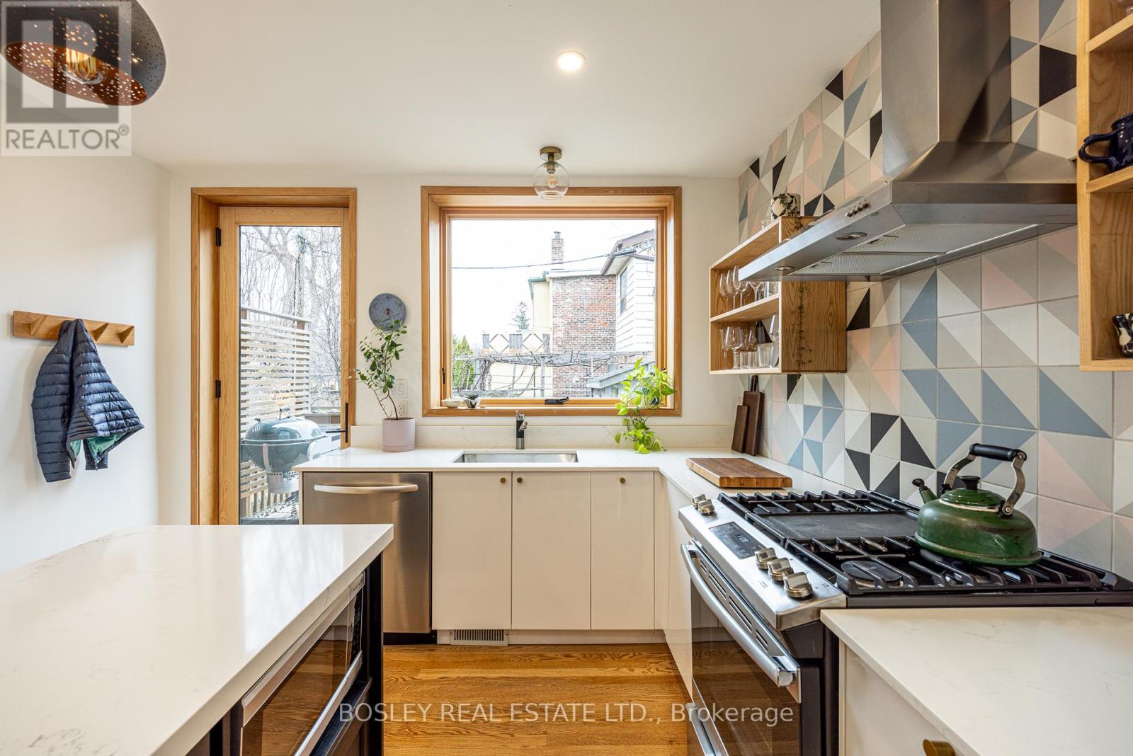 45 Greenlaw Avenue, Toronto, Ontario  M6H 3V7 - Photo 10 - W12999670