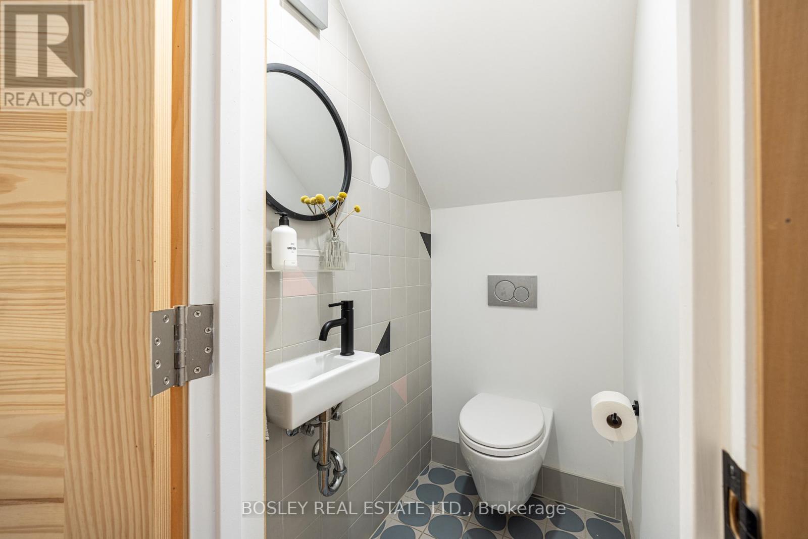 45 Greenlaw Avenue, Toronto, Ontario  M6H 3V7 - Photo 17 - W12999670