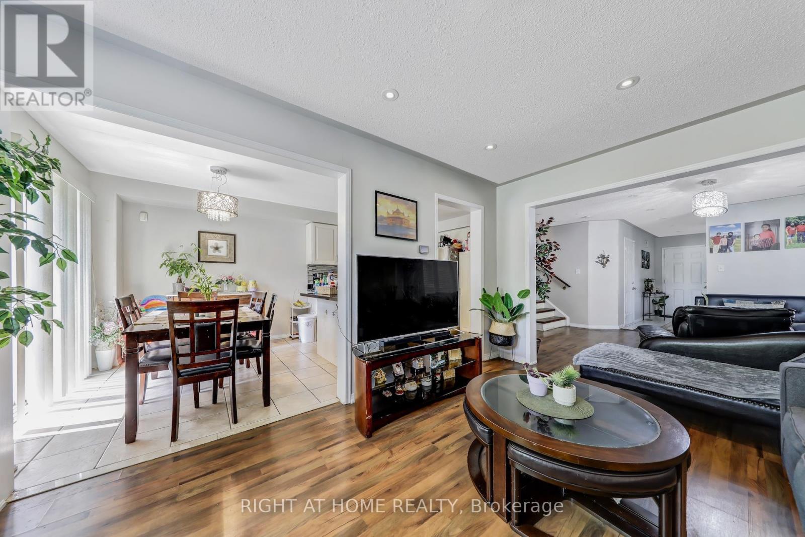 28 Cedarvalley Boulevard, Brampton, Ontario  L7A 2C2 - Photo 11 - W12999676