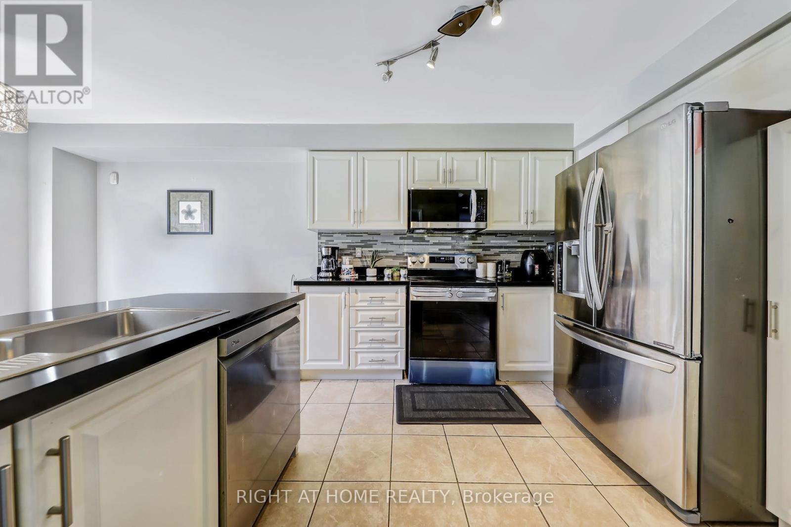 28 Cedarvalley Boulevard, Brampton, Ontario  L7A 2C2 - Photo 14 - W12999676