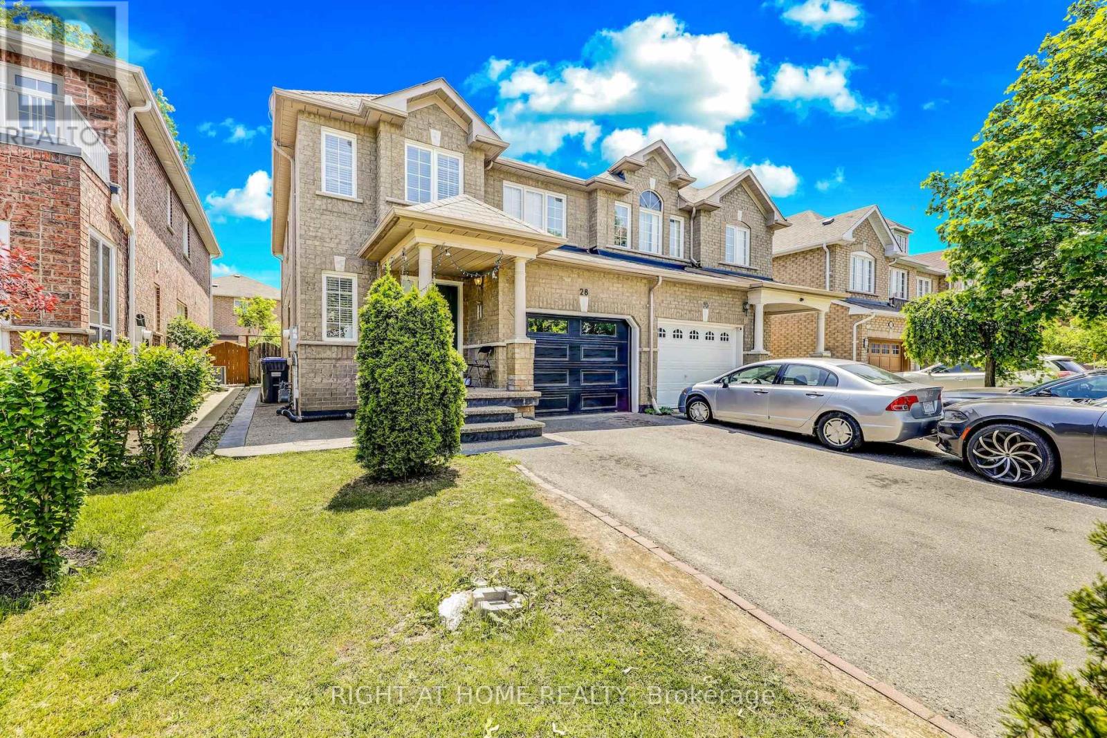 28 Cedarvalley Boulevard, Brampton, Ontario  L7A 2C2 - Photo 2 - W12999676