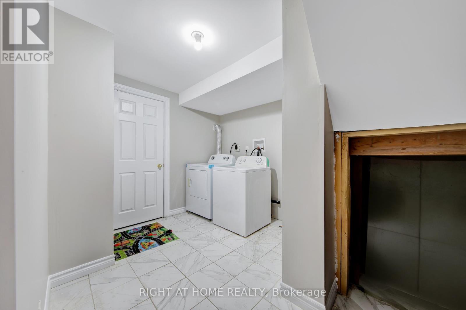 28 Cedarvalley Boulevard, Brampton, Ontario  L7A 2C2 - Photo 31 - W12999676