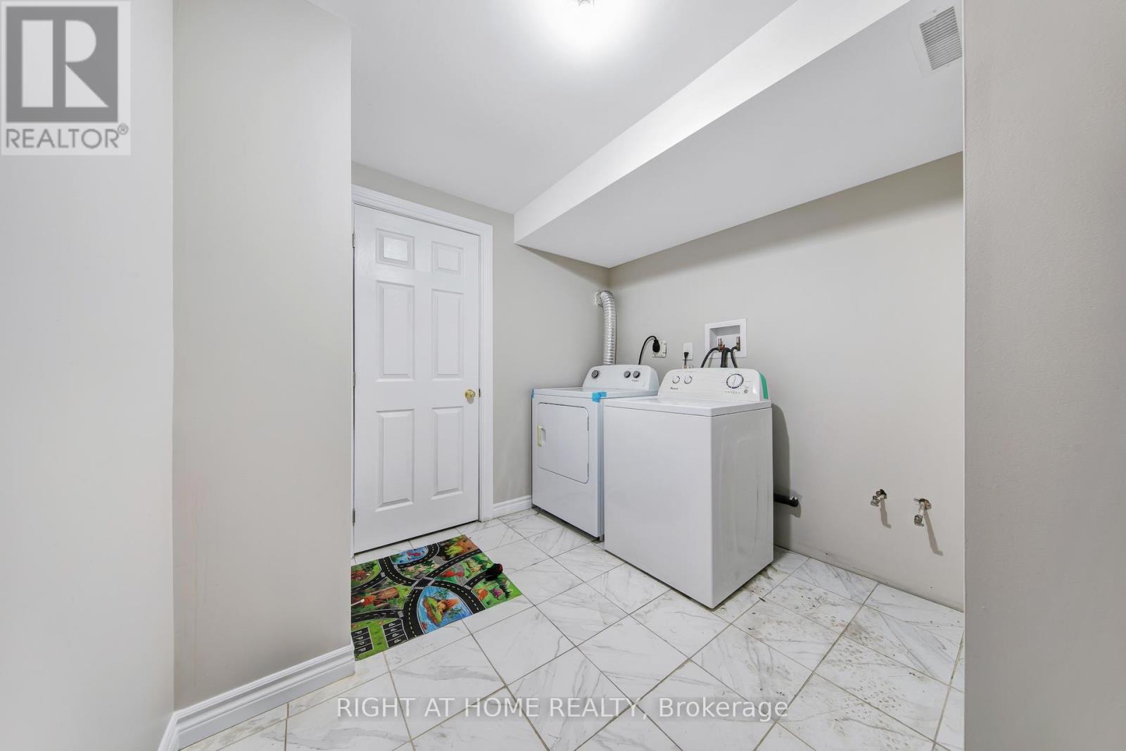 28 Cedarvalley Boulevard, Brampton, Ontario  L7A 2C2 - Photo 32 - W12999676