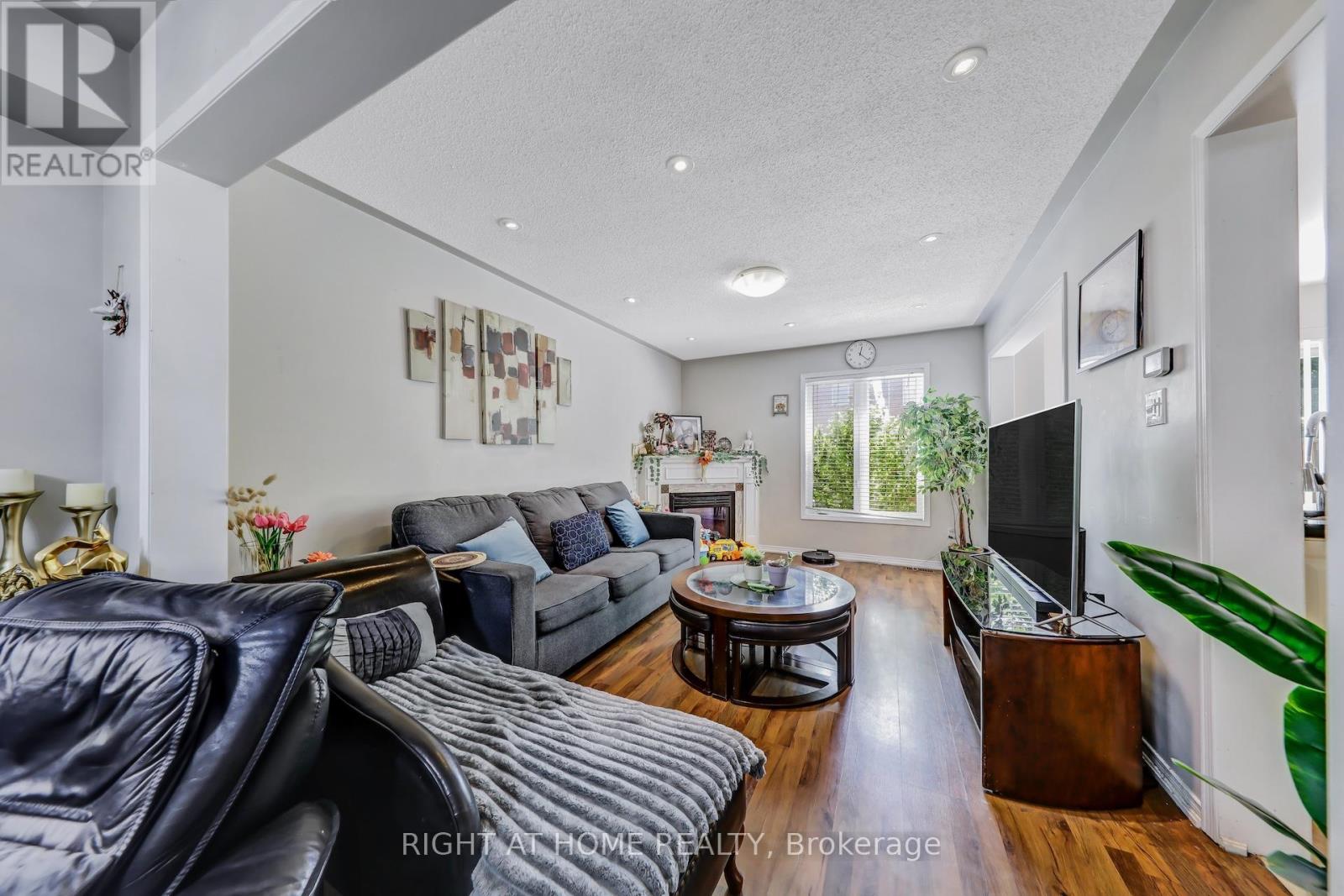 28 Cedarvalley Boulevard, Brampton, Ontario  L7A 2C2 - Photo 8 - W12999676