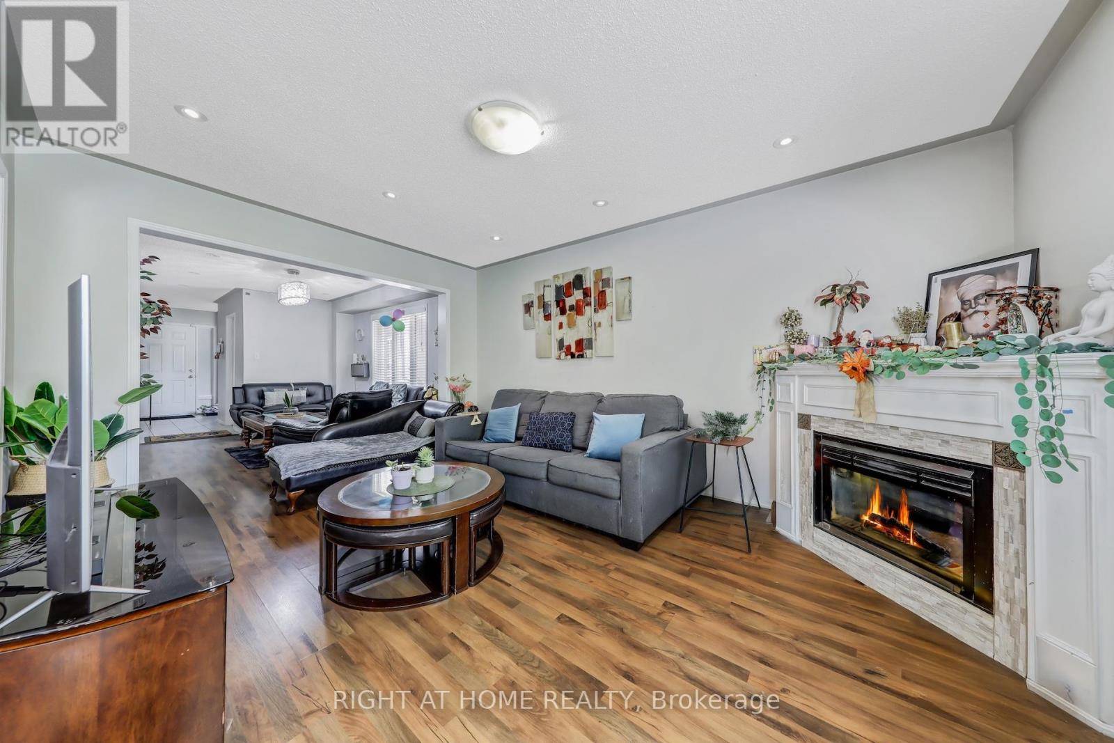 28 Cedarvalley Boulevard, Brampton, Ontario  L7A 2C2 - Photo 9 - W12999676