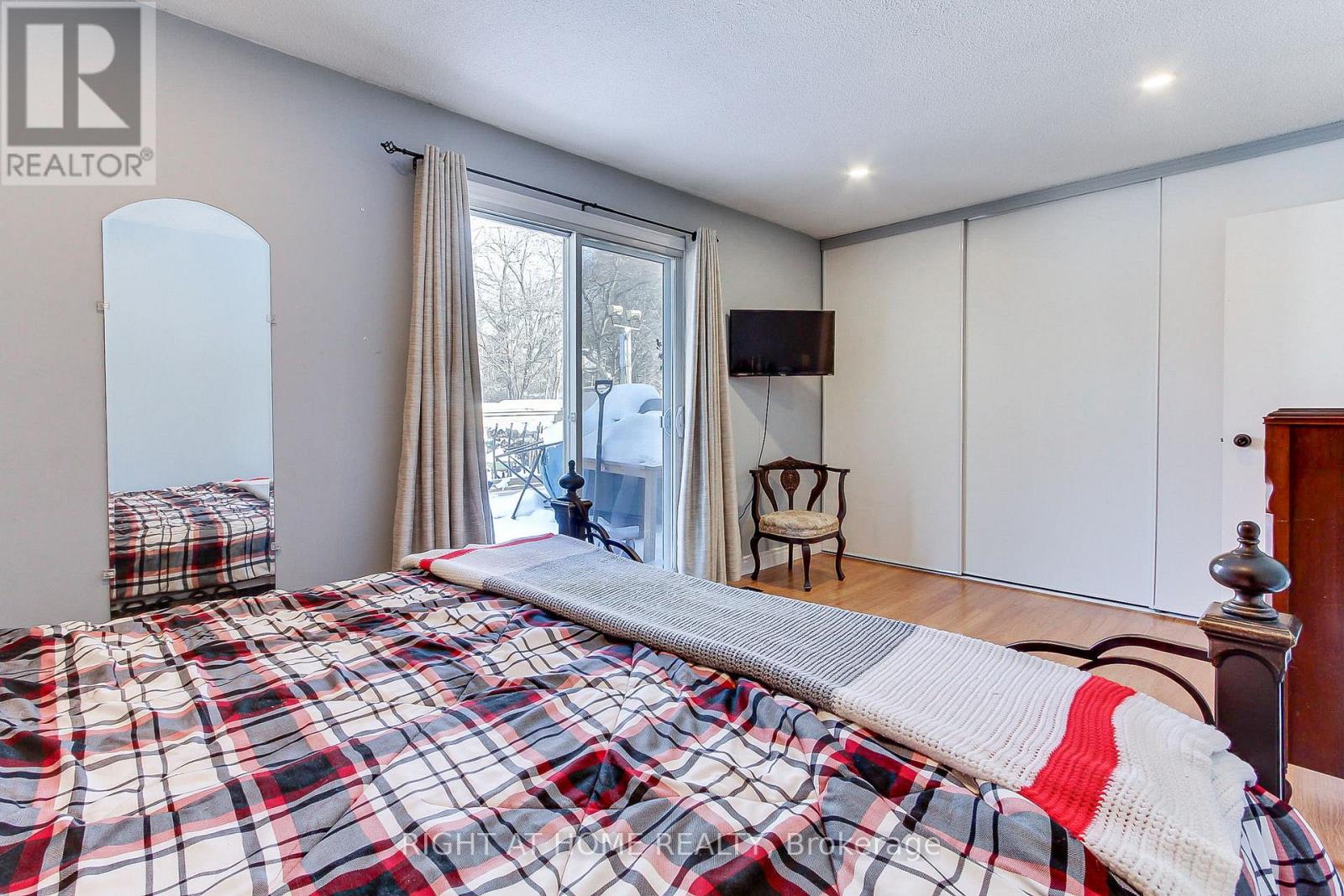 853 Magnolia Avenue, Newmarket, Ontario  L3Y 5H5 - Photo 23 - N12723300