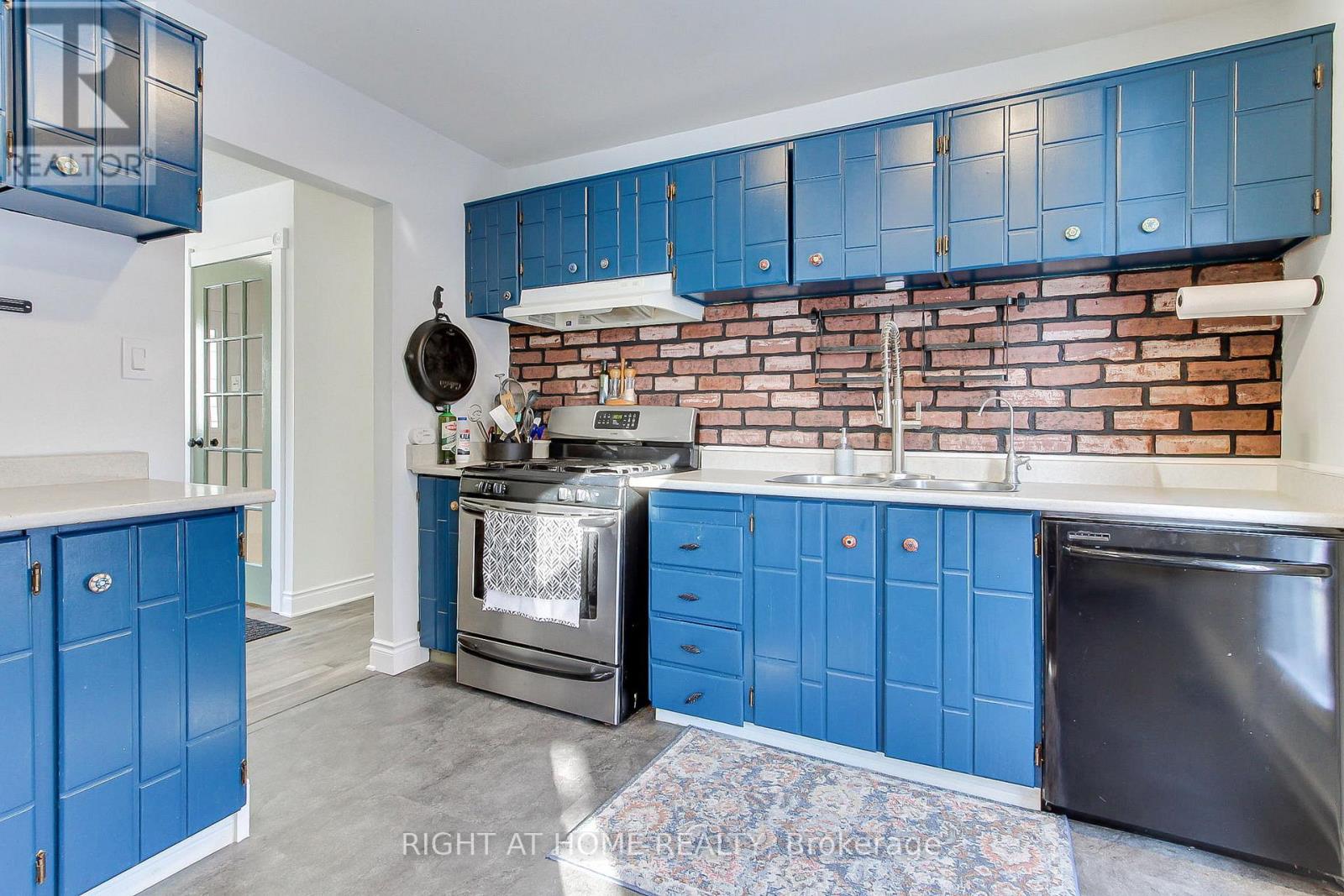 853 Magnolia Avenue, Newmarket, Ontario  L3Y 5H5 - Photo 16 - N12723300