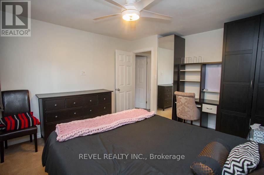 102 Century Hill Drive, Kitchener, Ontario N2E 2H8 - Photo 15 - X12996656