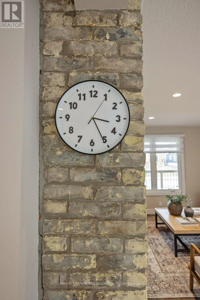 88 Briscoe Street E, London South, Ontario  N6C 1X2 - Photo 12 - X12999766