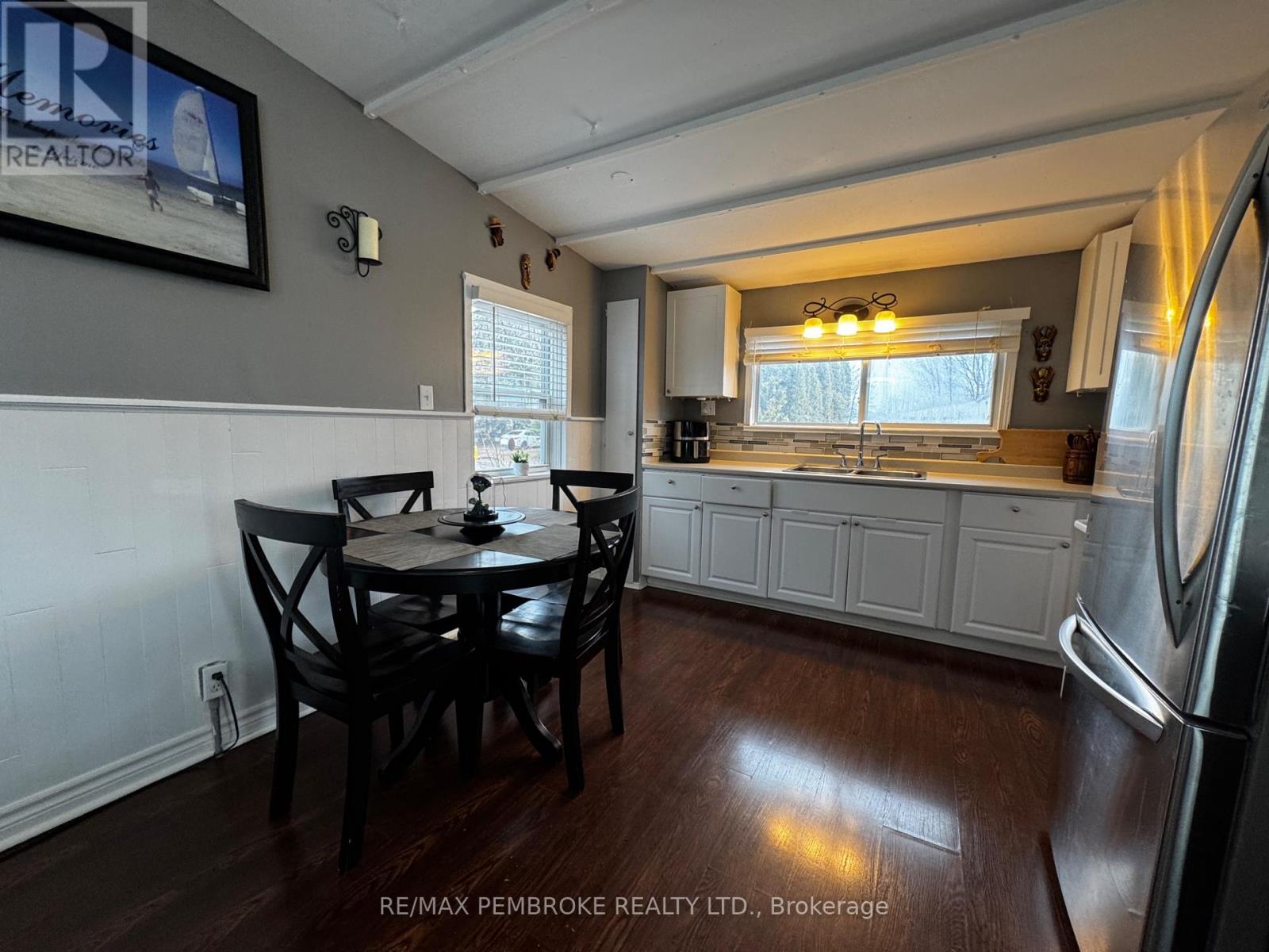 72 Pinehurst Estates, Petawawa, Ontario  K8H 2H2 - Photo 3 - X12999770