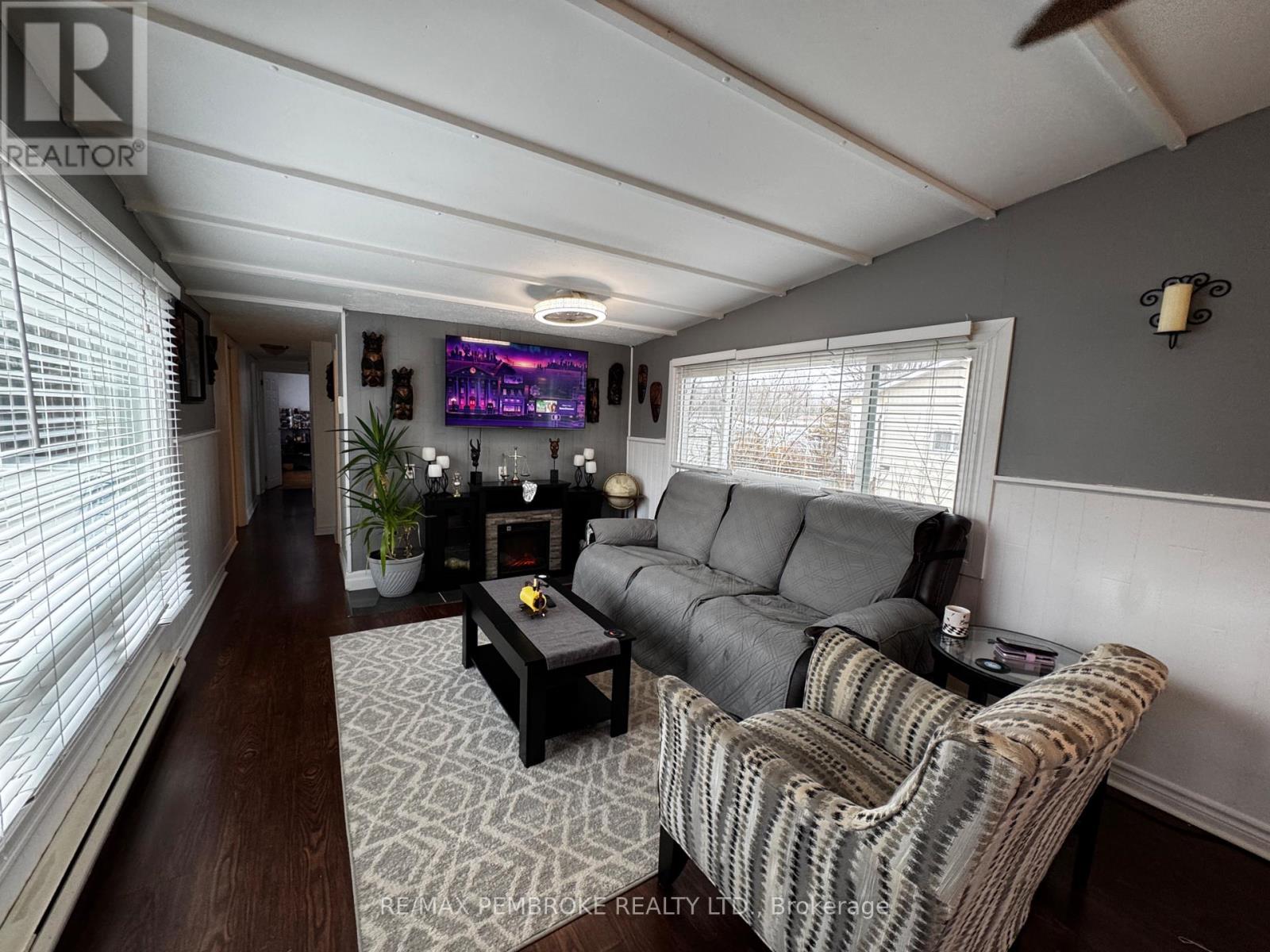 72 Pinehurst Estates, Petawawa, Ontario  K8H 2H2 - Photo 6 - X12999770