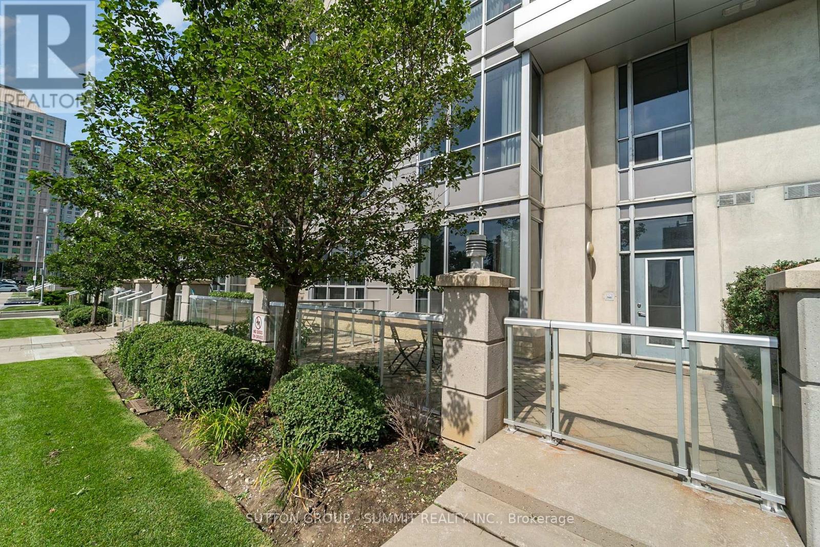 Th122 - 38 Lee Centre Drive, Toronto, Ontario  M1H 3J7 - Photo 2 - E12999744