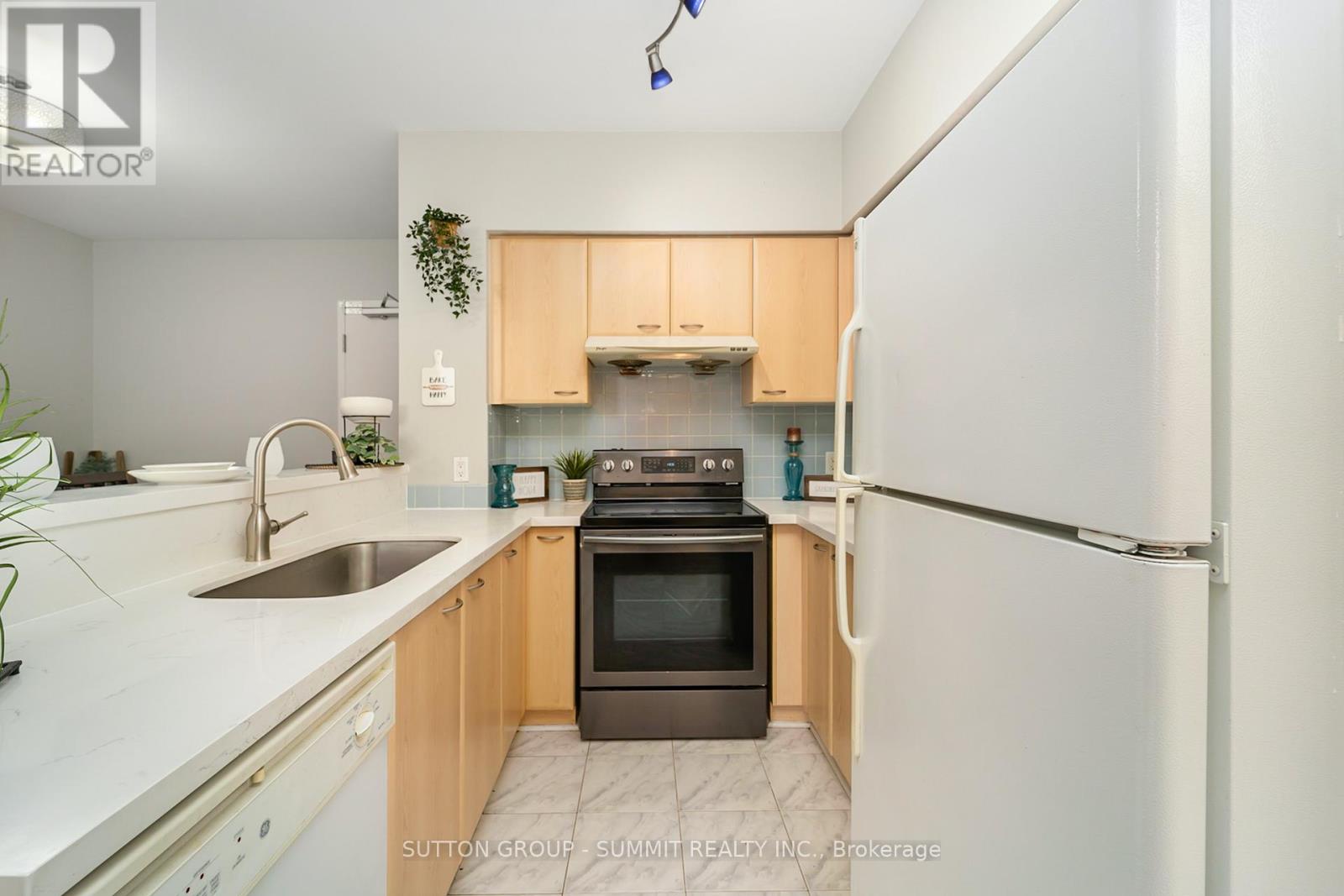 Th122 - 38 Lee Centre Drive, Toronto, Ontario  M1H 3J7 - Photo 4 - E12999744