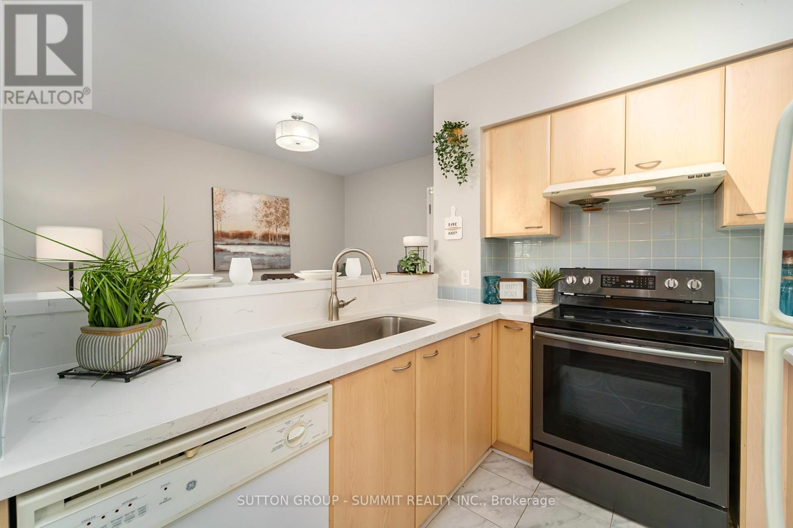 Th122 - 38 Lee Centre Drive, Toronto, Ontario  M1H 3J7 - Photo 5 - E12999744