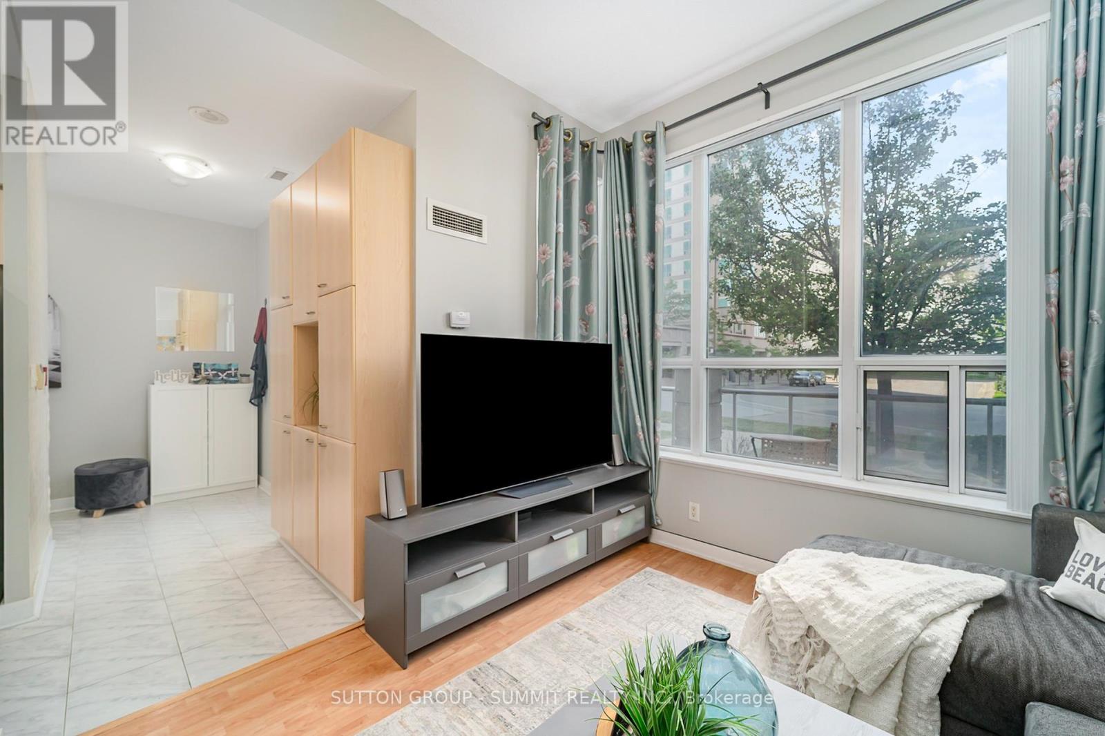 Th122 - 38 Lee Centre Drive, Toronto, Ontario  M1H 3J7 - Photo 9 - E12999744