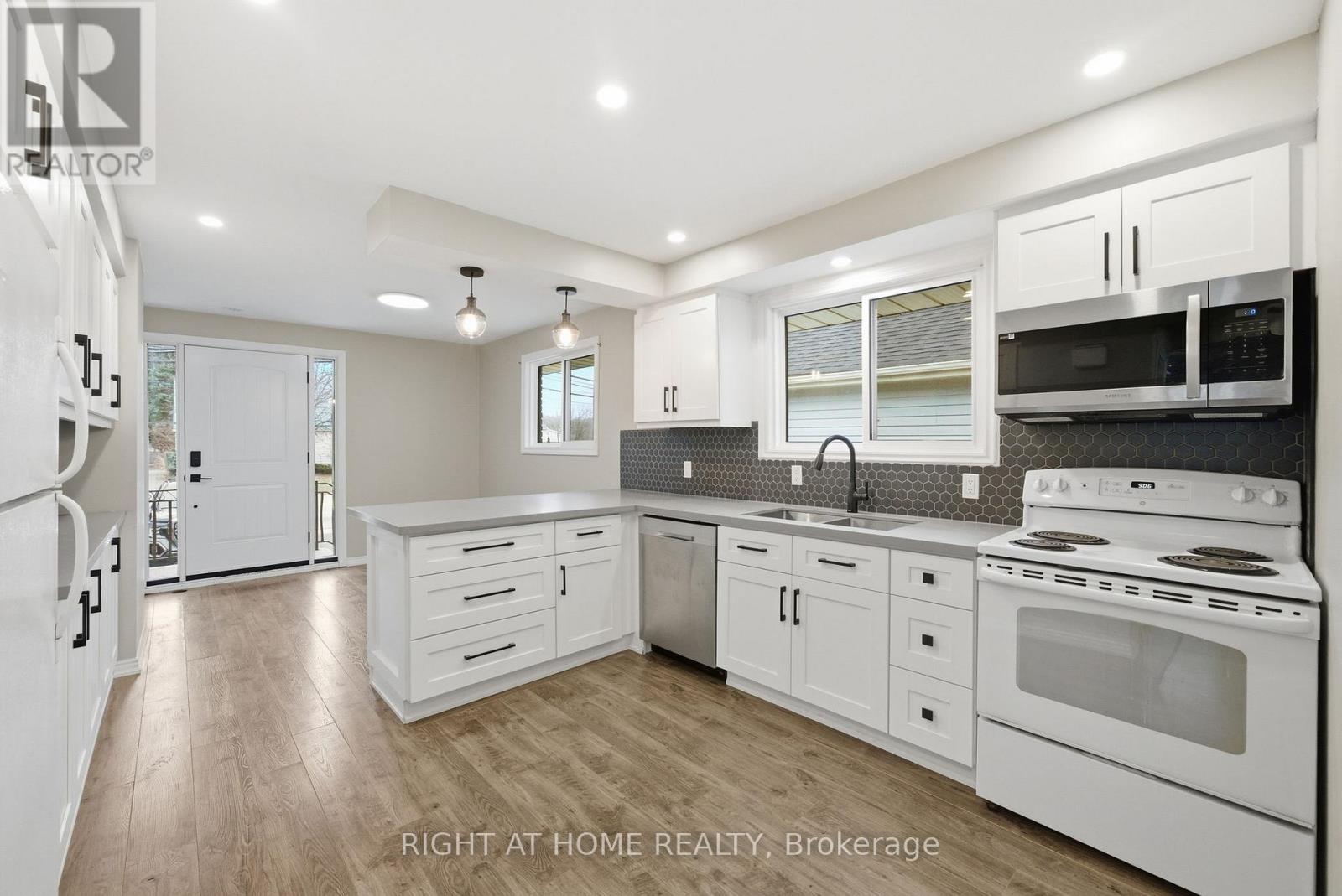 1418 Simcoe Street N, Oshawa, Ontario  L1G 4X6 - Photo 4 - E12999748