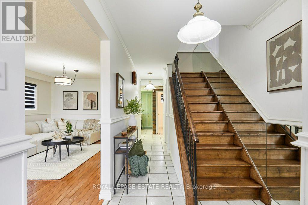 138 Beaverbrook Court, Toronto, Ontario  M1C 3A9 - Photo 4 - E12999768