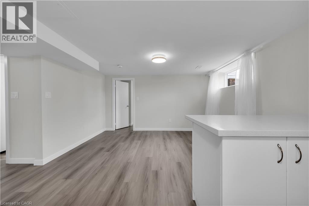 17 Victor Boulevard Unit# B, Hamilton, Ontario  L9A 2V3 - Photo 7 - 40820205