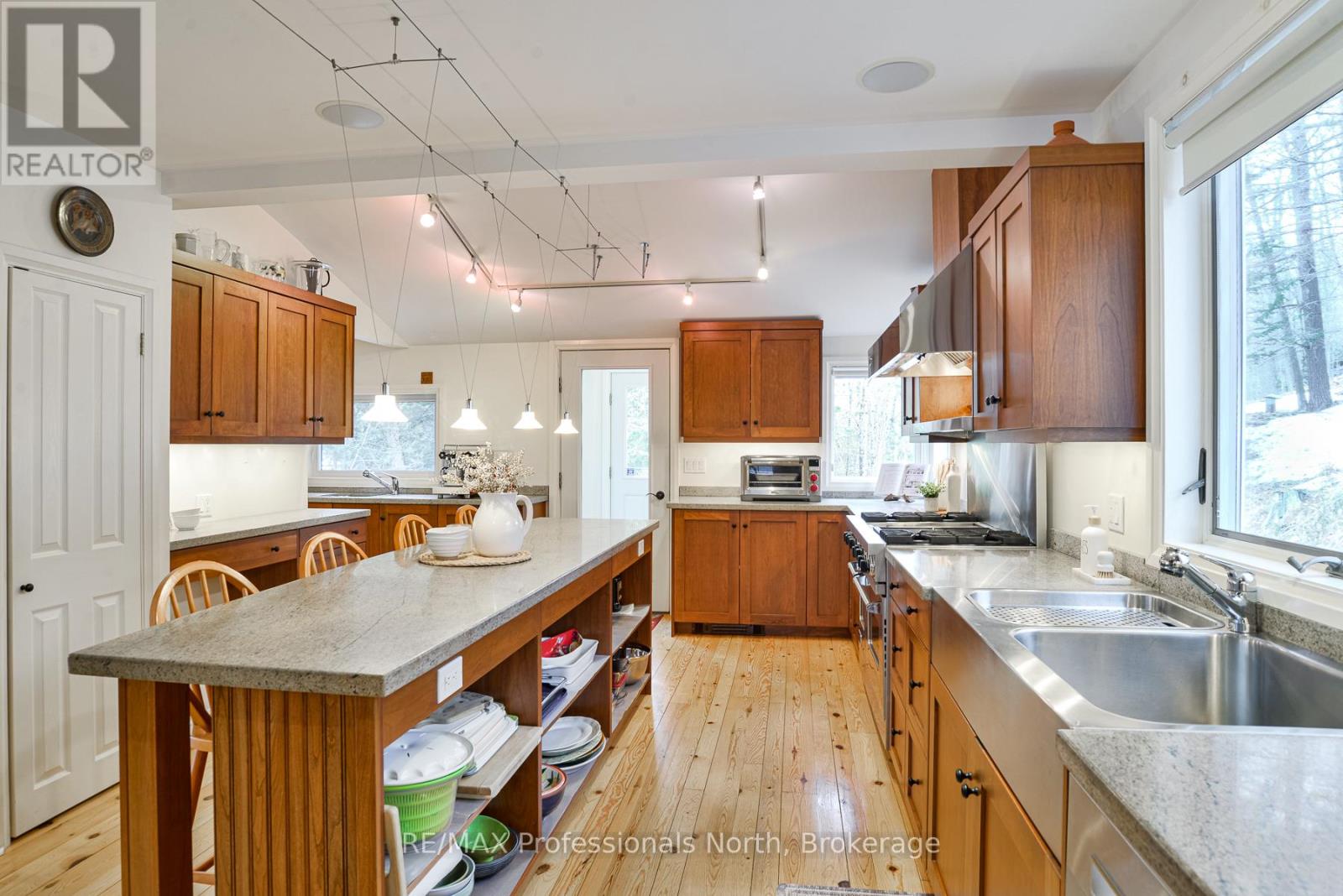 1009-2 Arts Road, Lake Of Bays, Ontario  P0A 1H0 - Photo 12 - X12999746