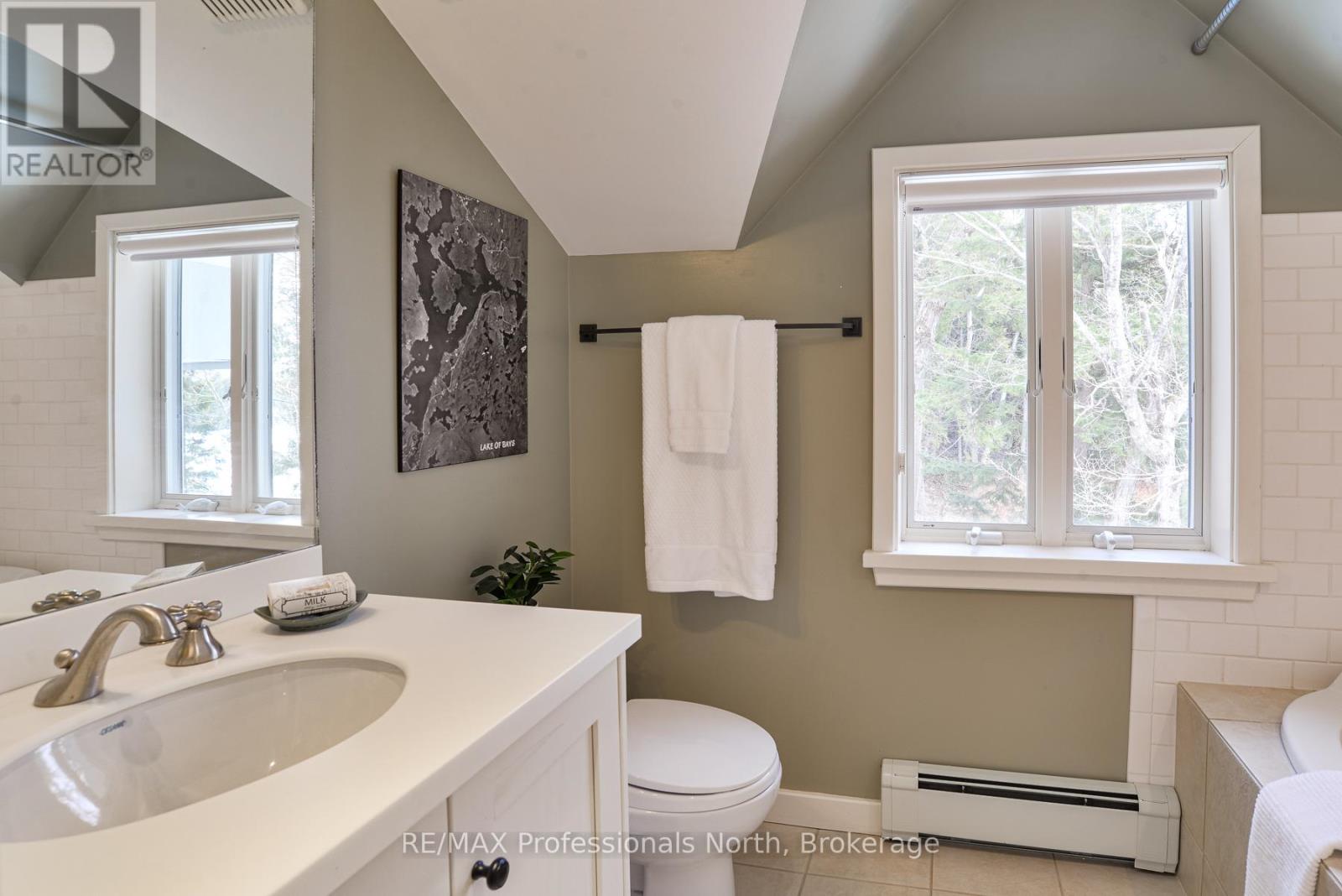 1009-2 Arts Road, Lake Of Bays, Ontario  P0A 1H0 - Photo 29 - X12999746