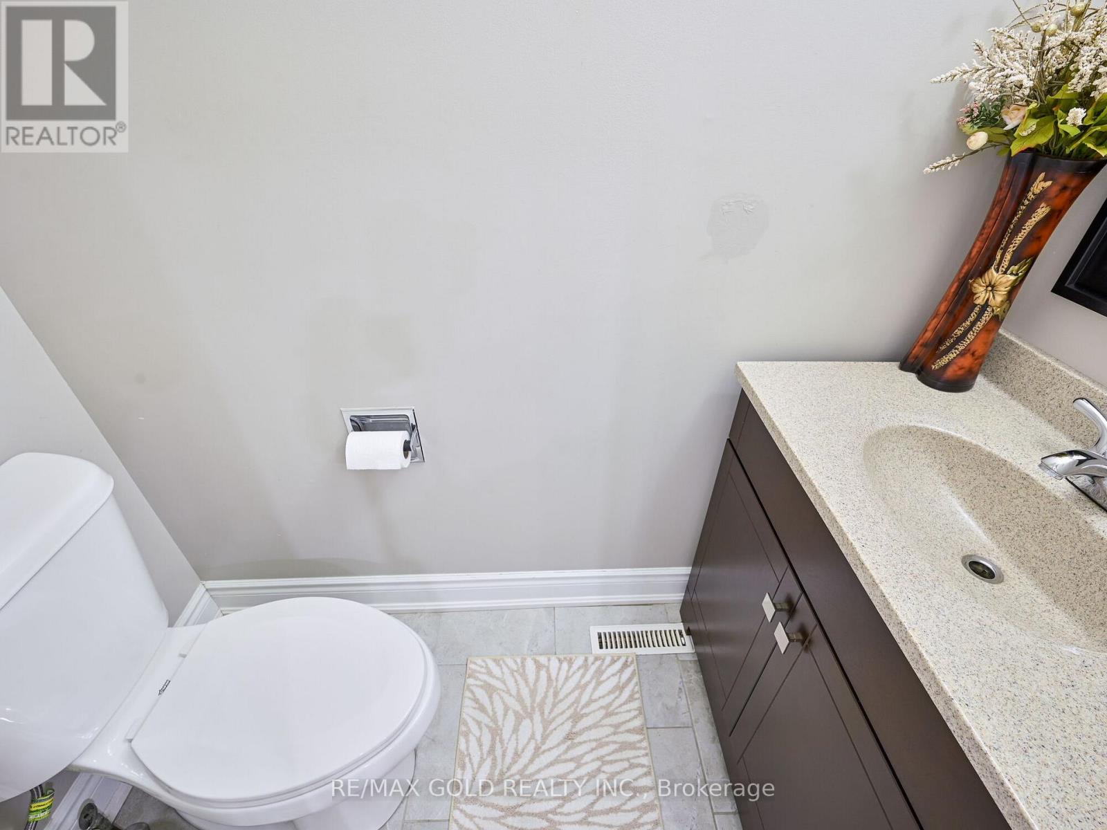 98 Centre Street N, Brampton, Ontario  L6V 2Z3 - Photo 12 - W12999734