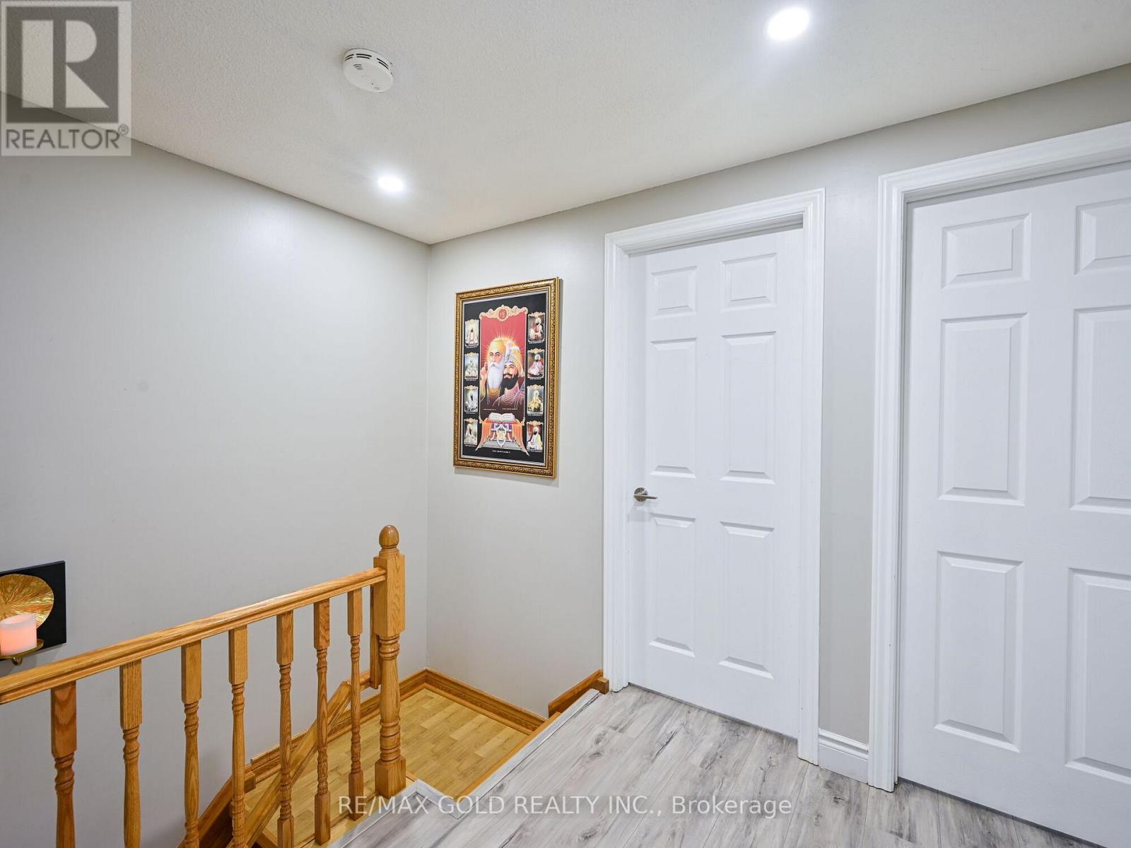 98 Centre Street N, Brampton, Ontario  L6V 2Z3 - Photo 13 - W12999734