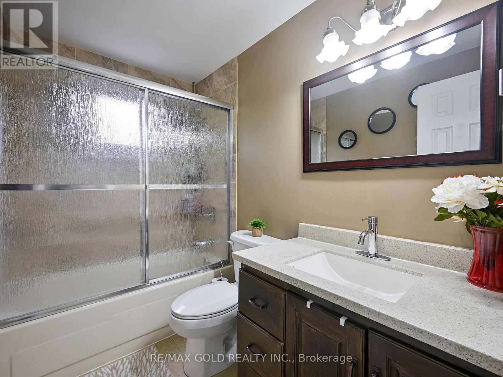 98 Centre Street N, Brampton, Ontario  L6V 2Z3 - Photo 14 - W12999734